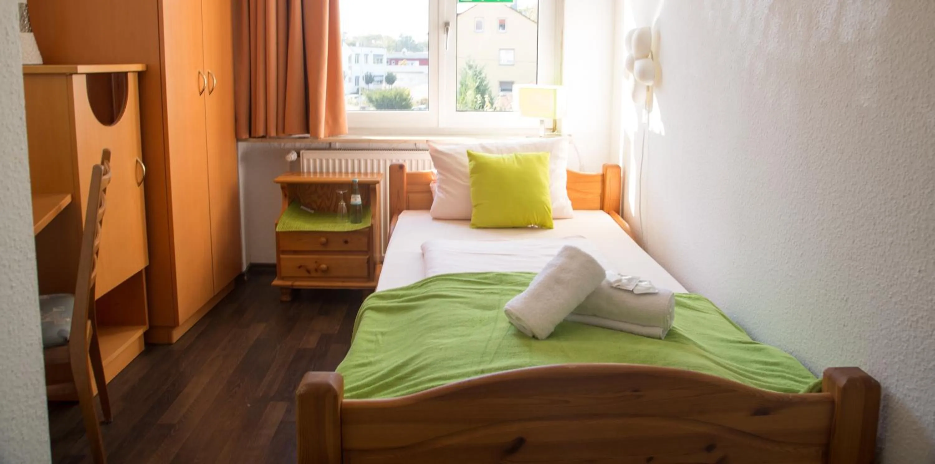 Bedroom, Bed in Hotel Eschborner Hof