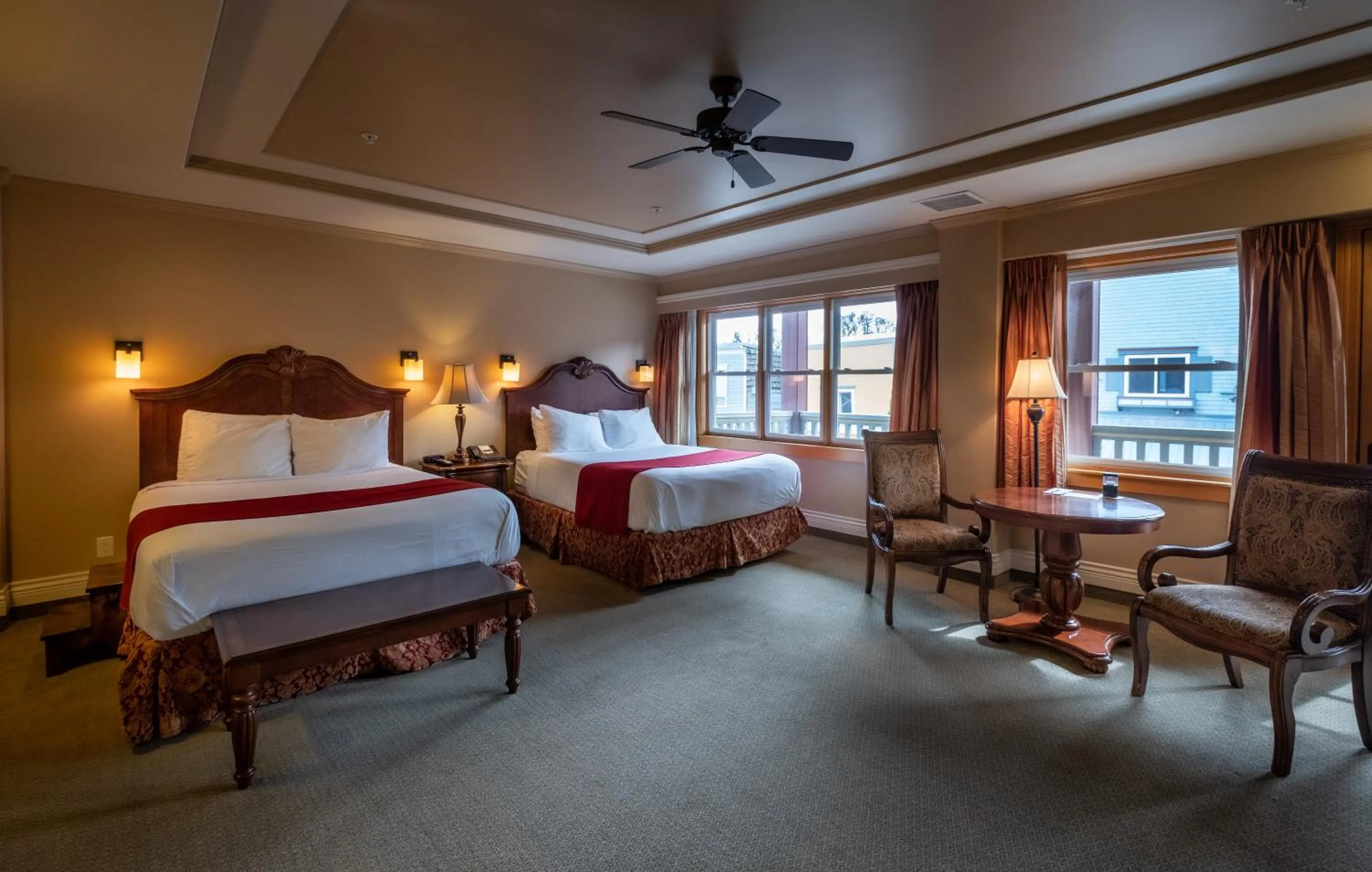 Photo of the whole room, Bed in Kaslo Hotel