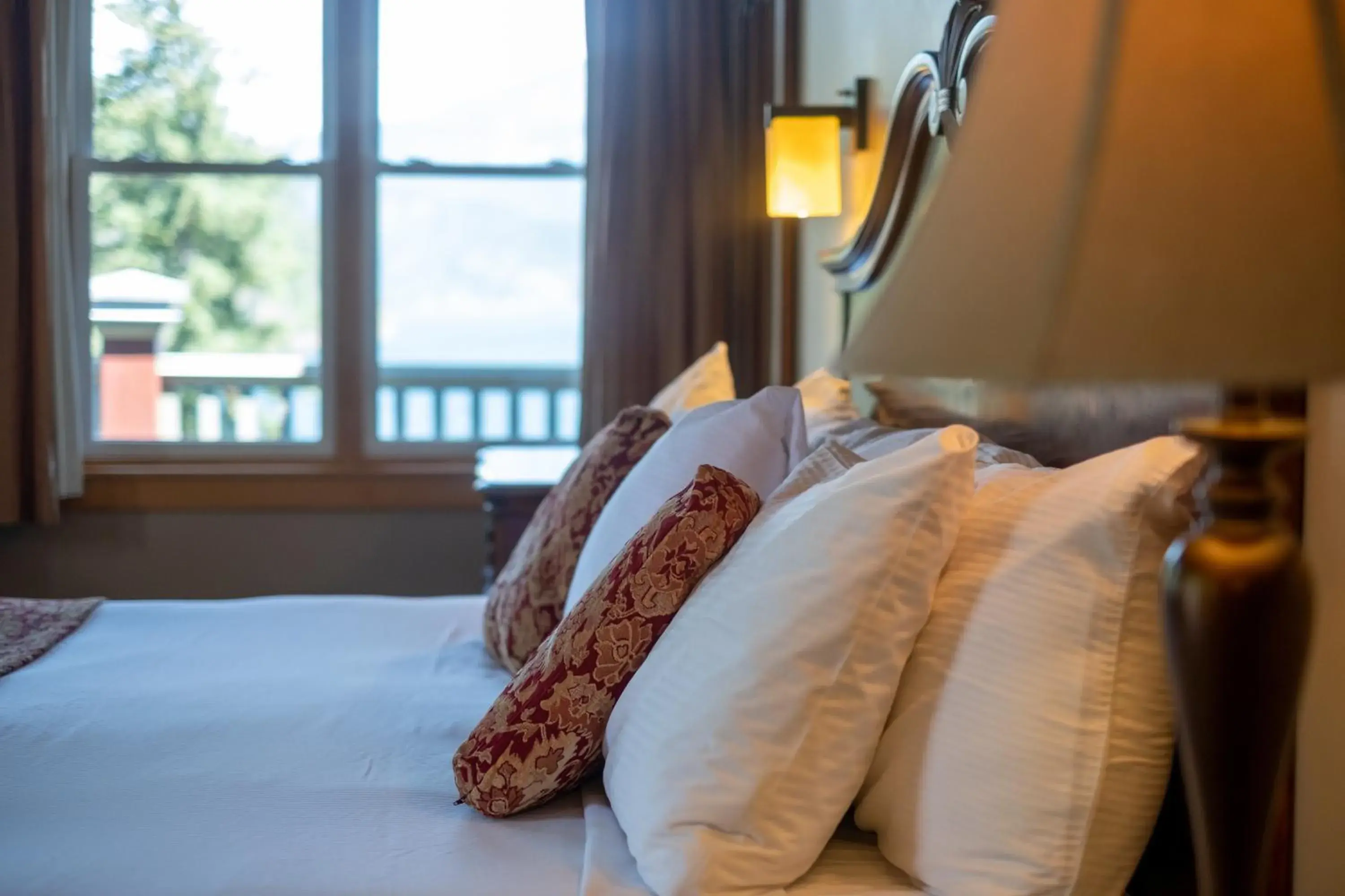 Double Room with Lake View in Kaslo Hotel Double Room with Lake View in Kaslo Hotel