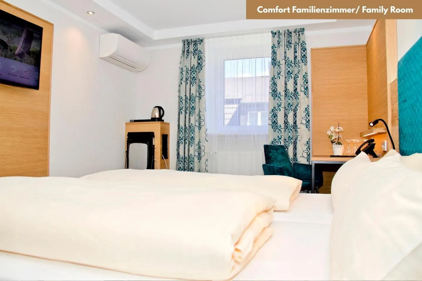 Bed in Hotel Zur Post