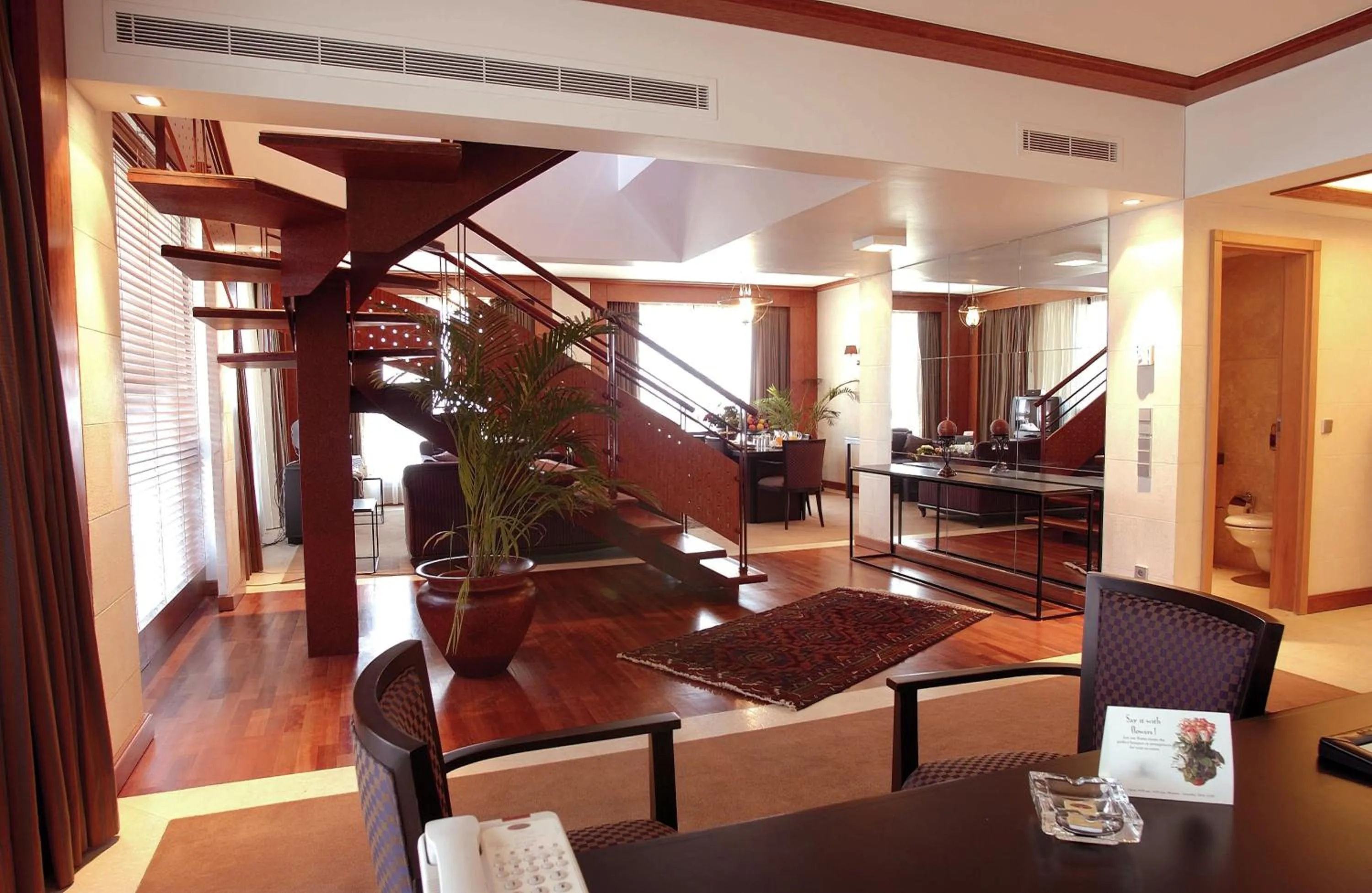 Living room in Crowne Plaza Beirut by IHG