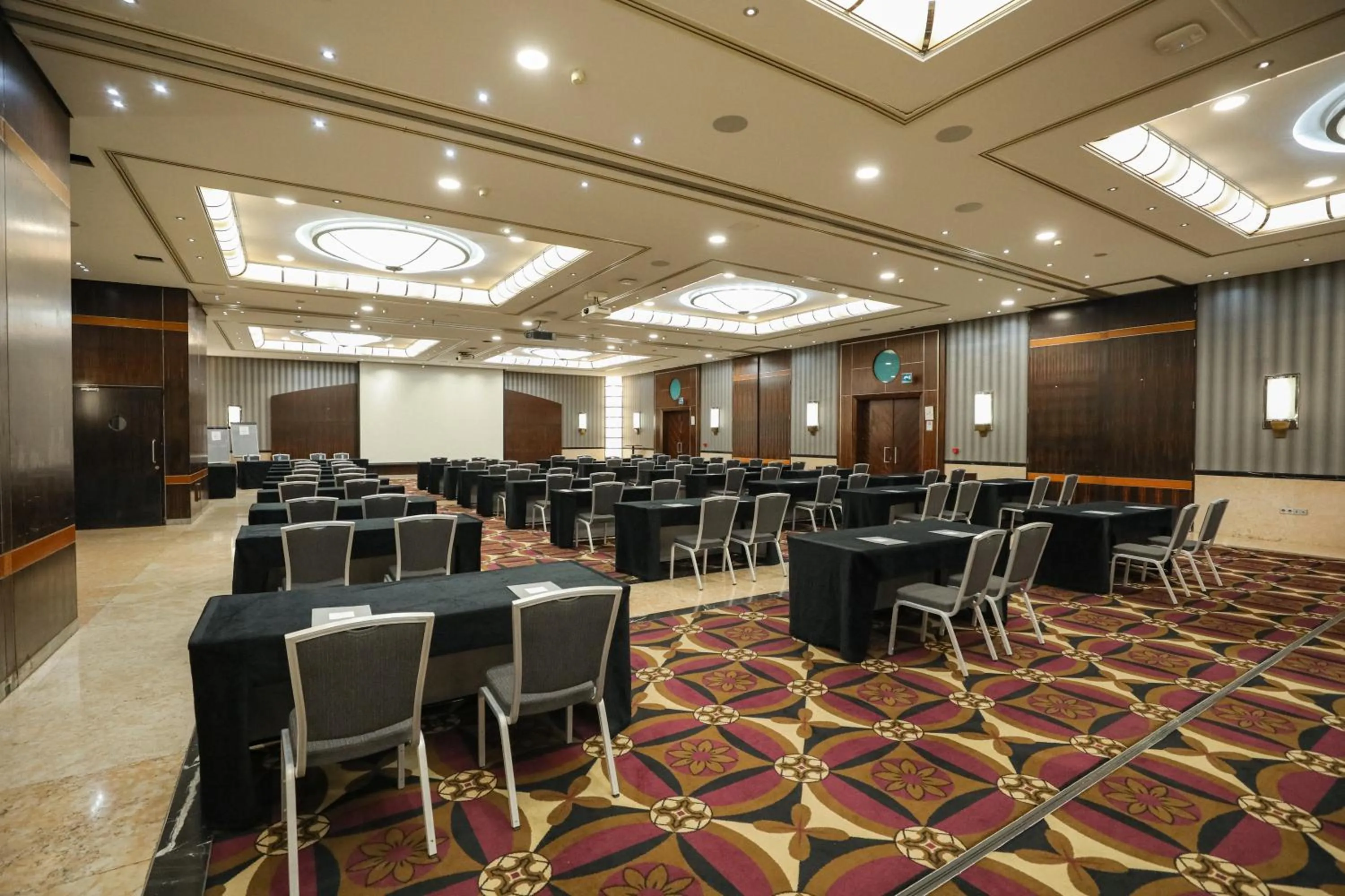 Meeting/conference room in Crowne Plaza Beirut by IHG