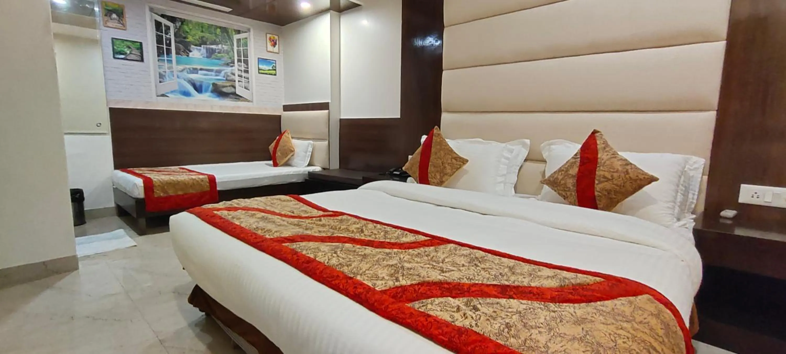 Bedroom, Bed in Hotel Benz International, Karol Bagh