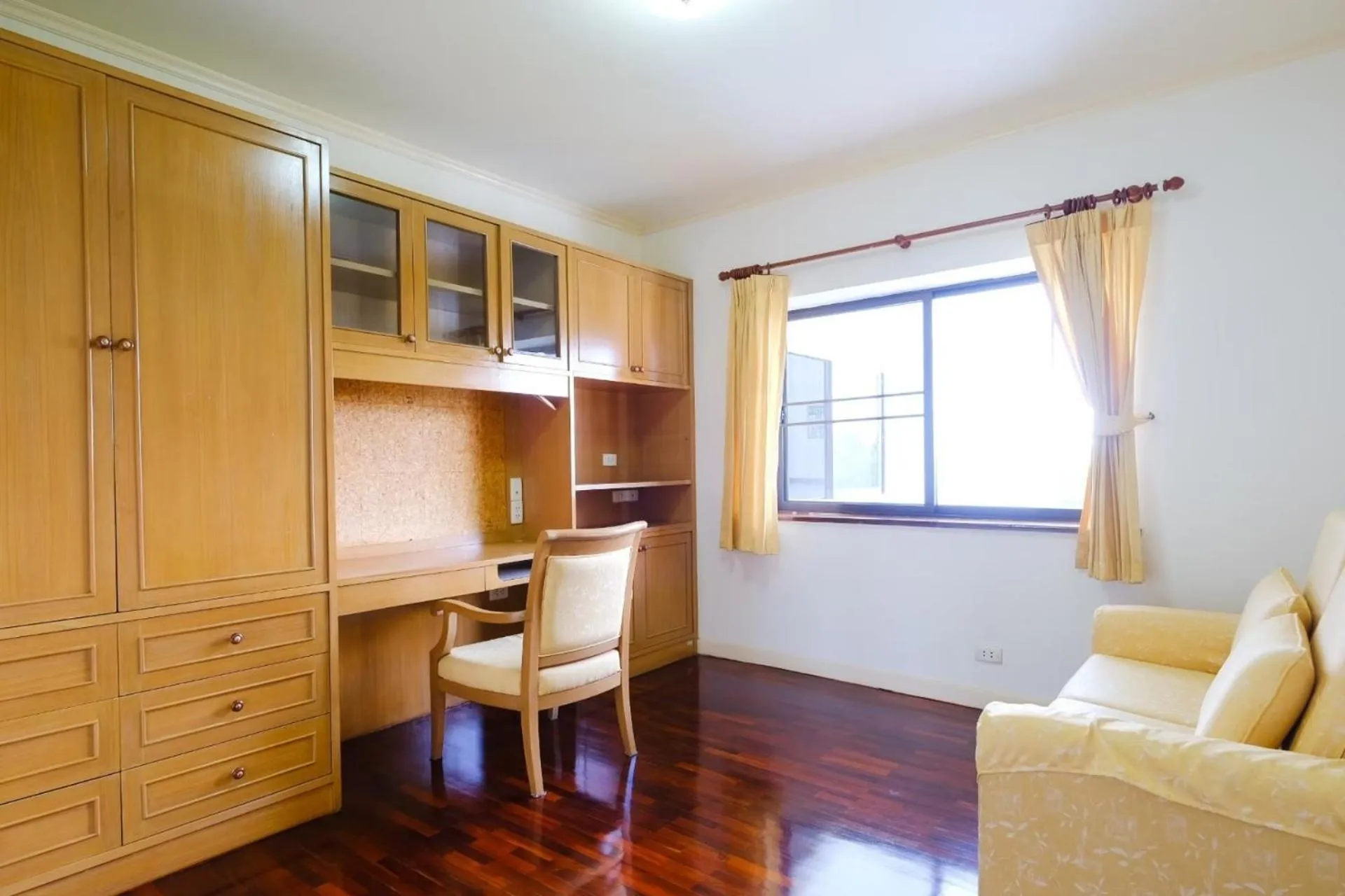 Seastar Hotel and Service Apartment