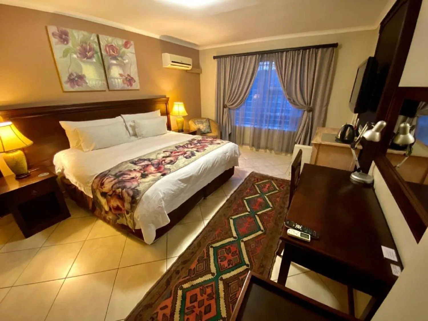 Photo of the whole room, Bed in Absolut Guest Boutique