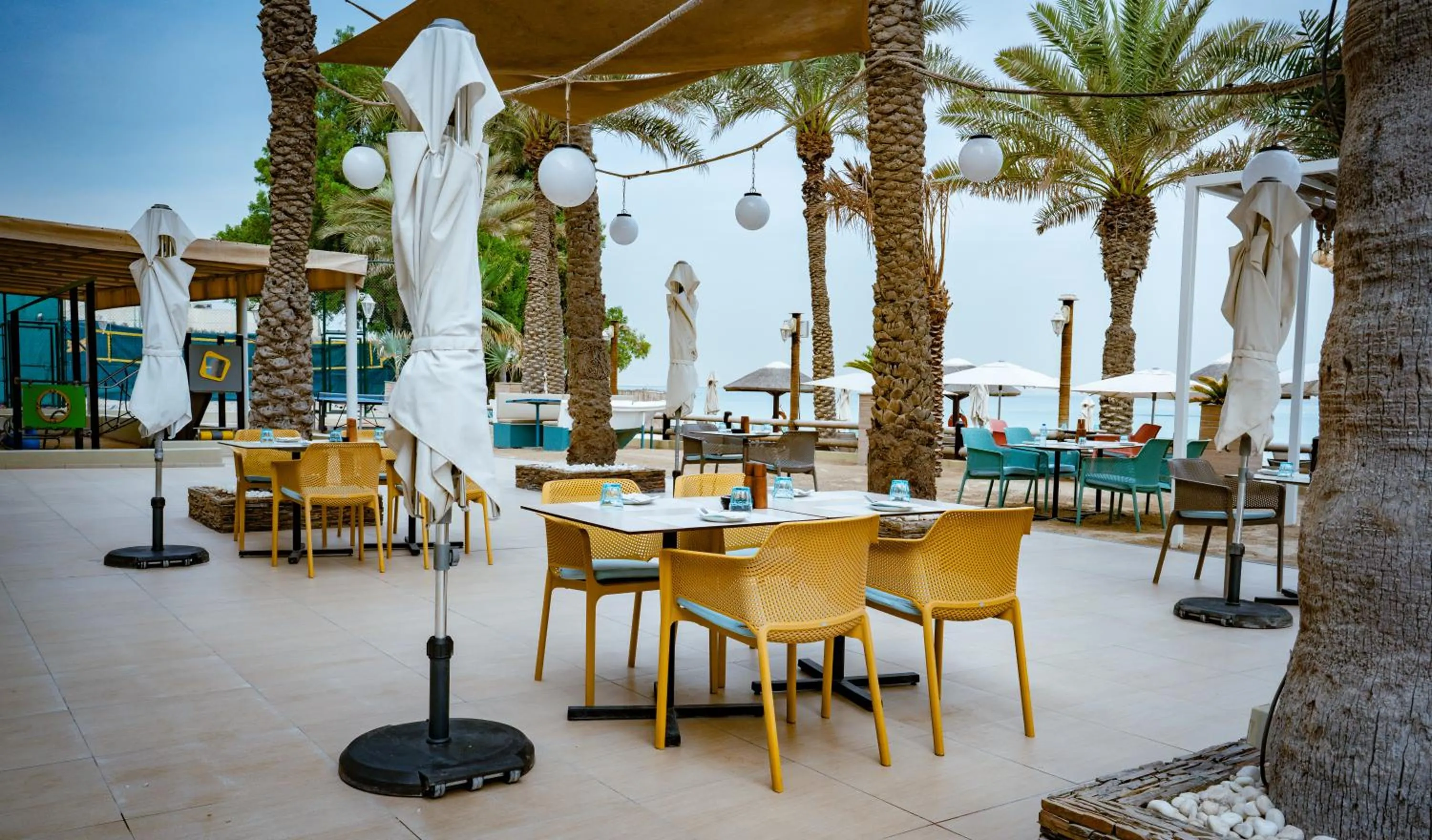 Restaurant/places to eat in Occidental Sharjah Grand