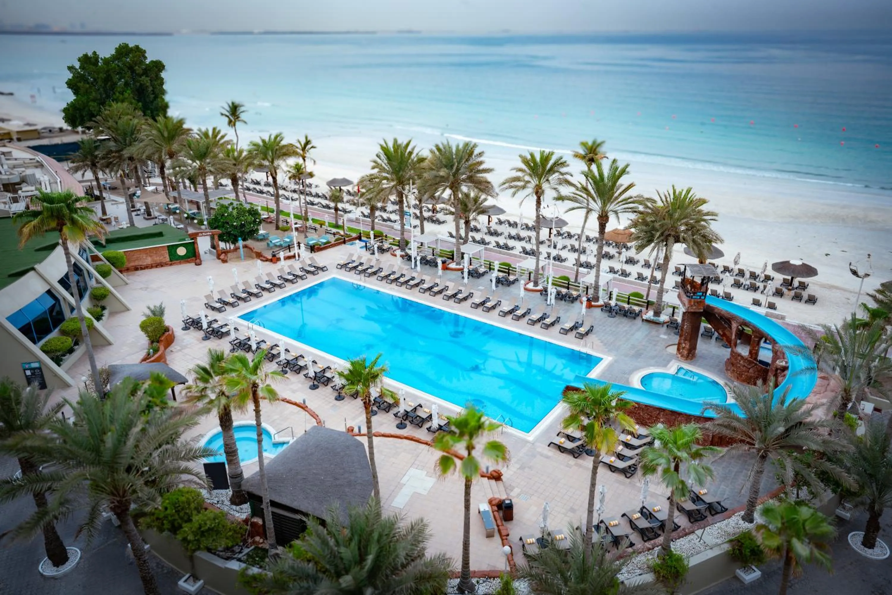 Swimming pool in Occidental Sharjah Grand