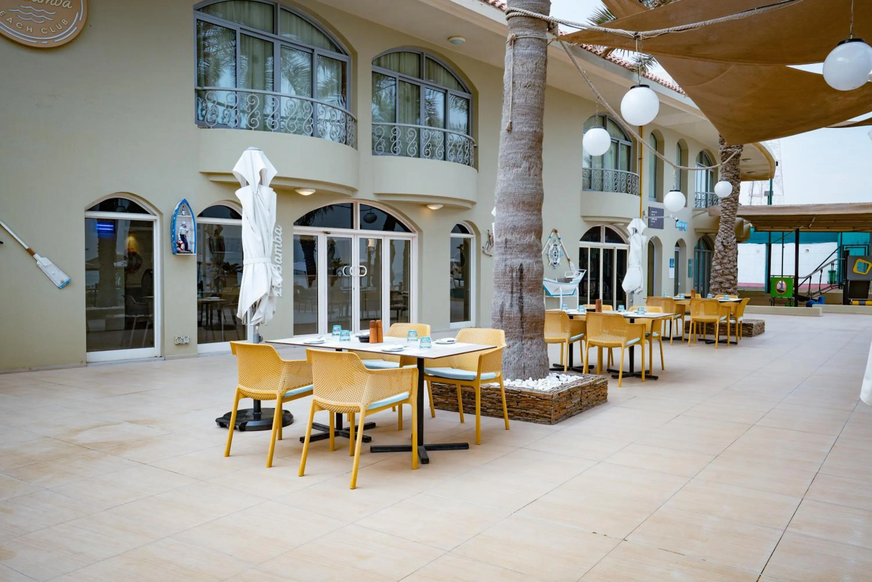 Restaurant/places to eat in Occidental Sharjah Grand