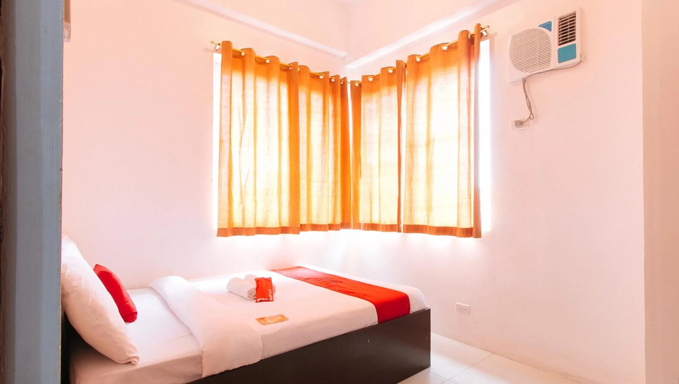 Bed in RedDoorz @ Jardin LRT Tayuman Manila