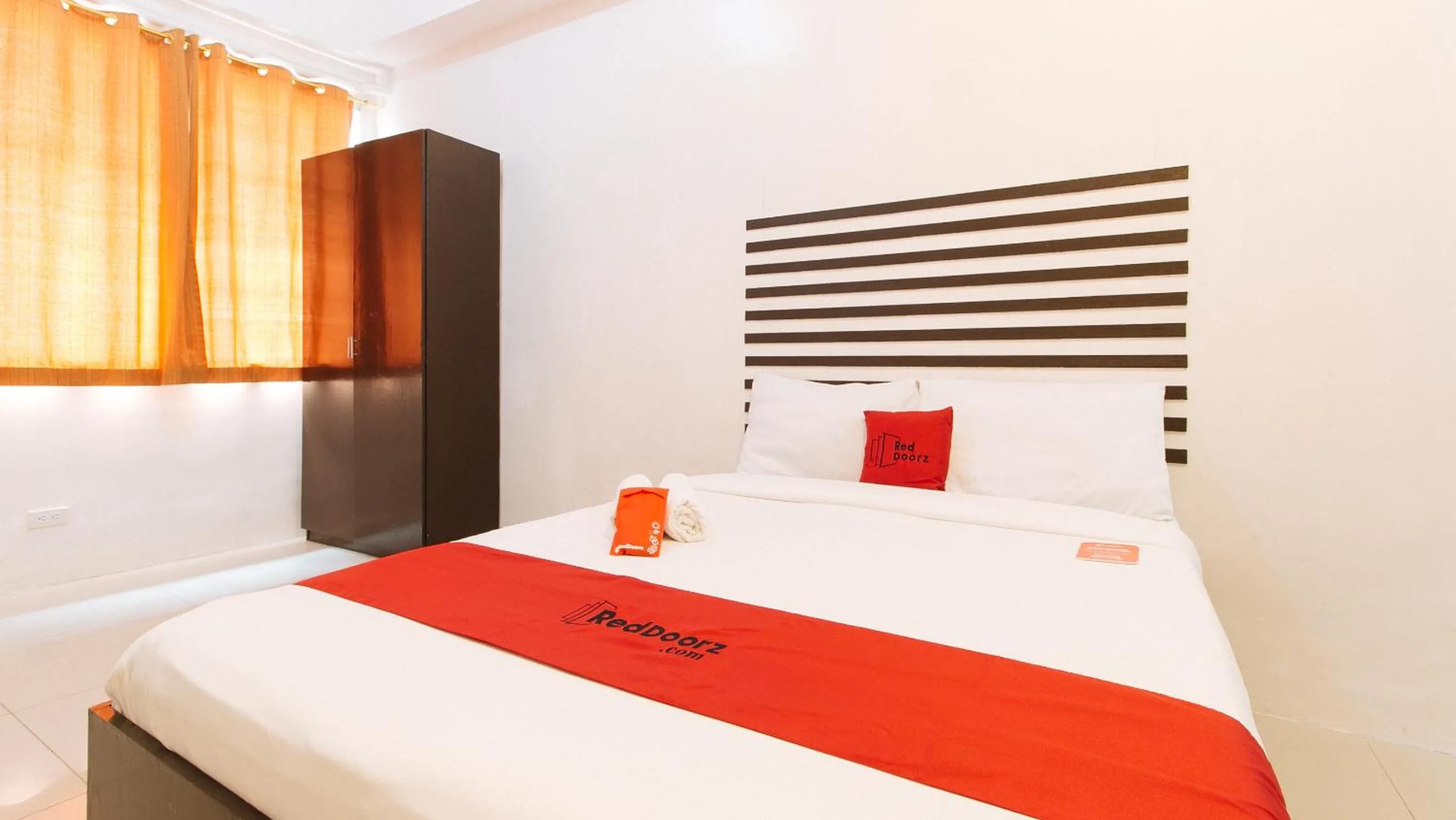 Bed in RedDoorz @ Jardin LRT Tayuman Manila
