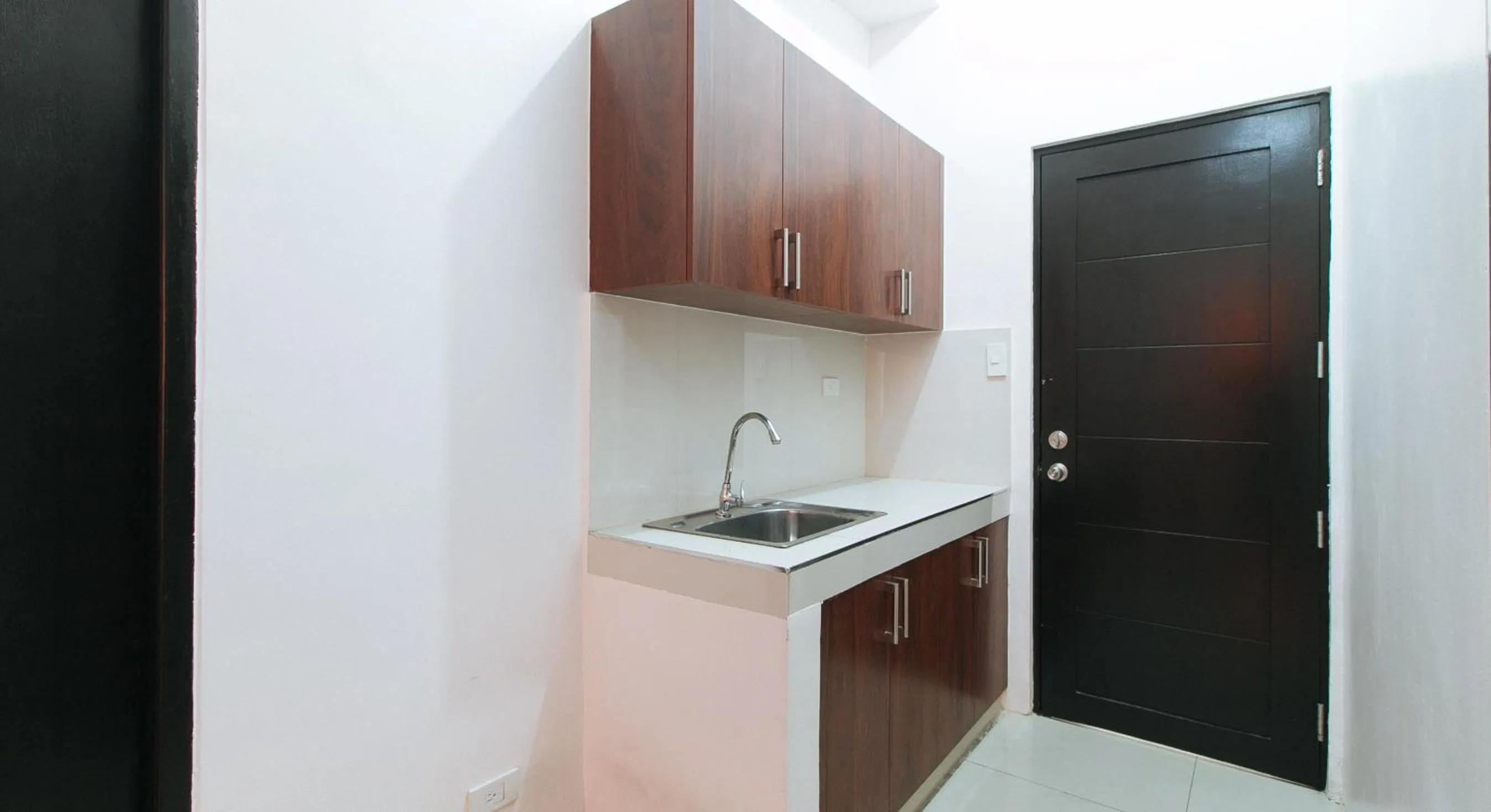 Kitchen or kitchenette in RedDoorz @ Jardin LRT Tayuman Manila