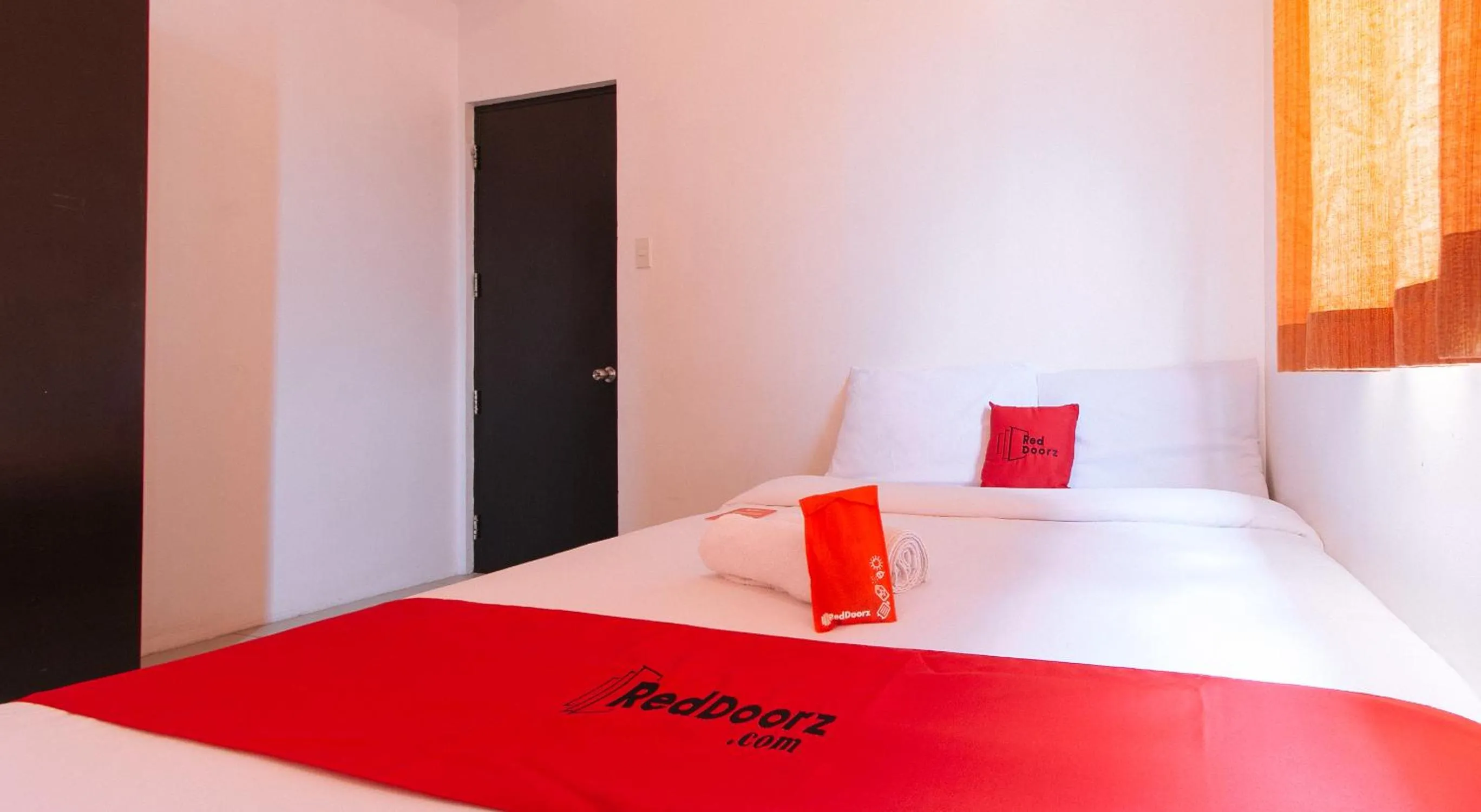 Bed in RedDoorz @ Jardin LRT Tayuman Manila