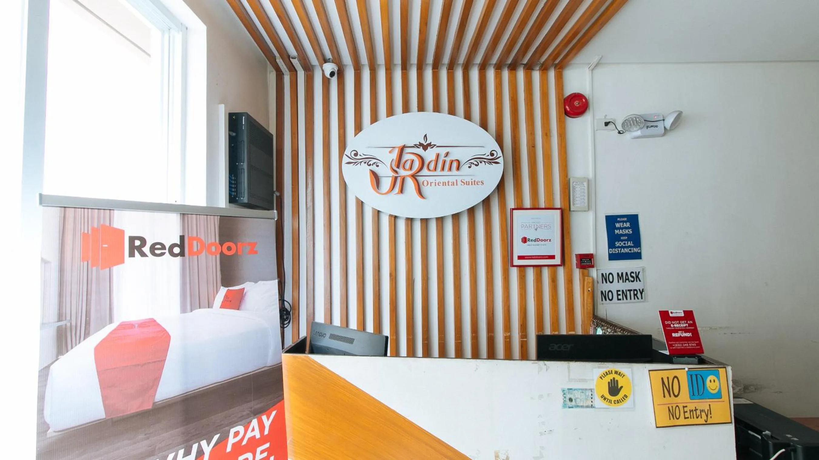 Lobby or reception in RedDoorz @ Jardin LRT Tayuman Manila