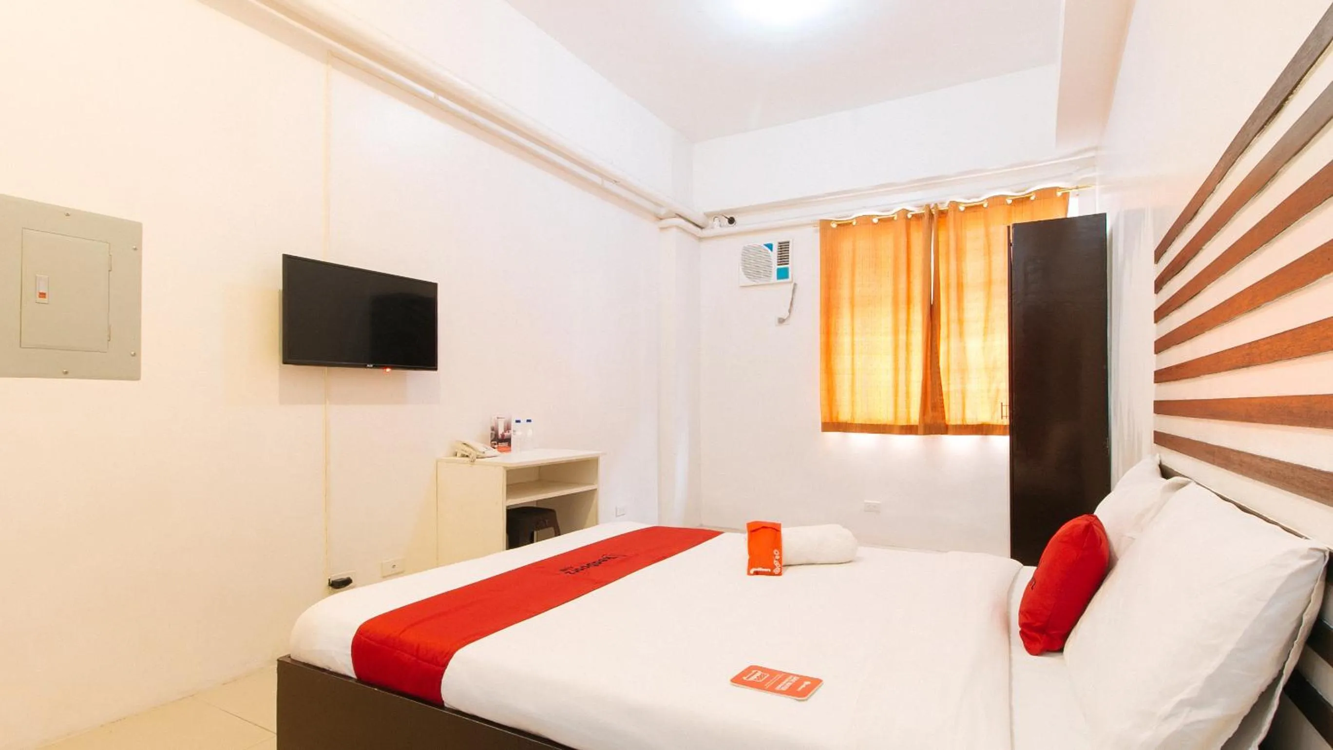 Bed in RedDoorz @ Jardin LRT Tayuman Manila