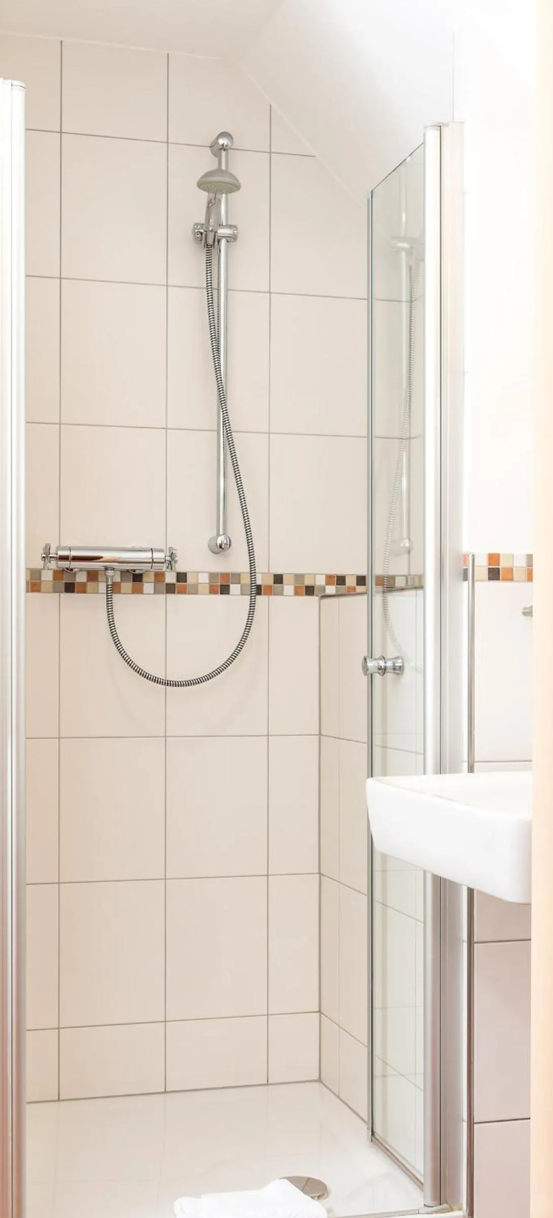 Shower in Waldhotel Schinkenwirt