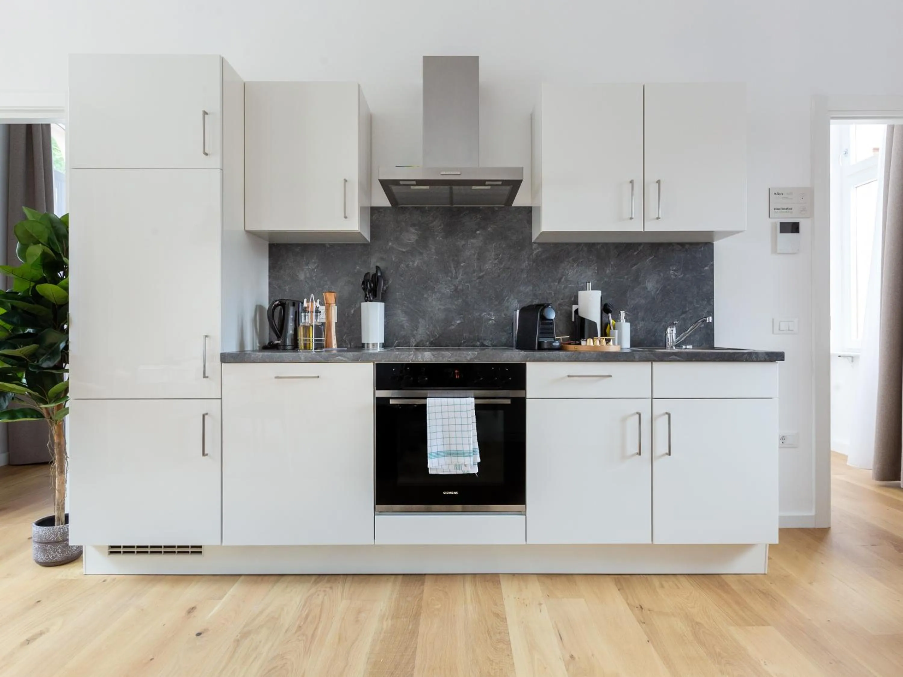 Kitchen or kitchenette in Limehome Baden-Baden Bäderstraße