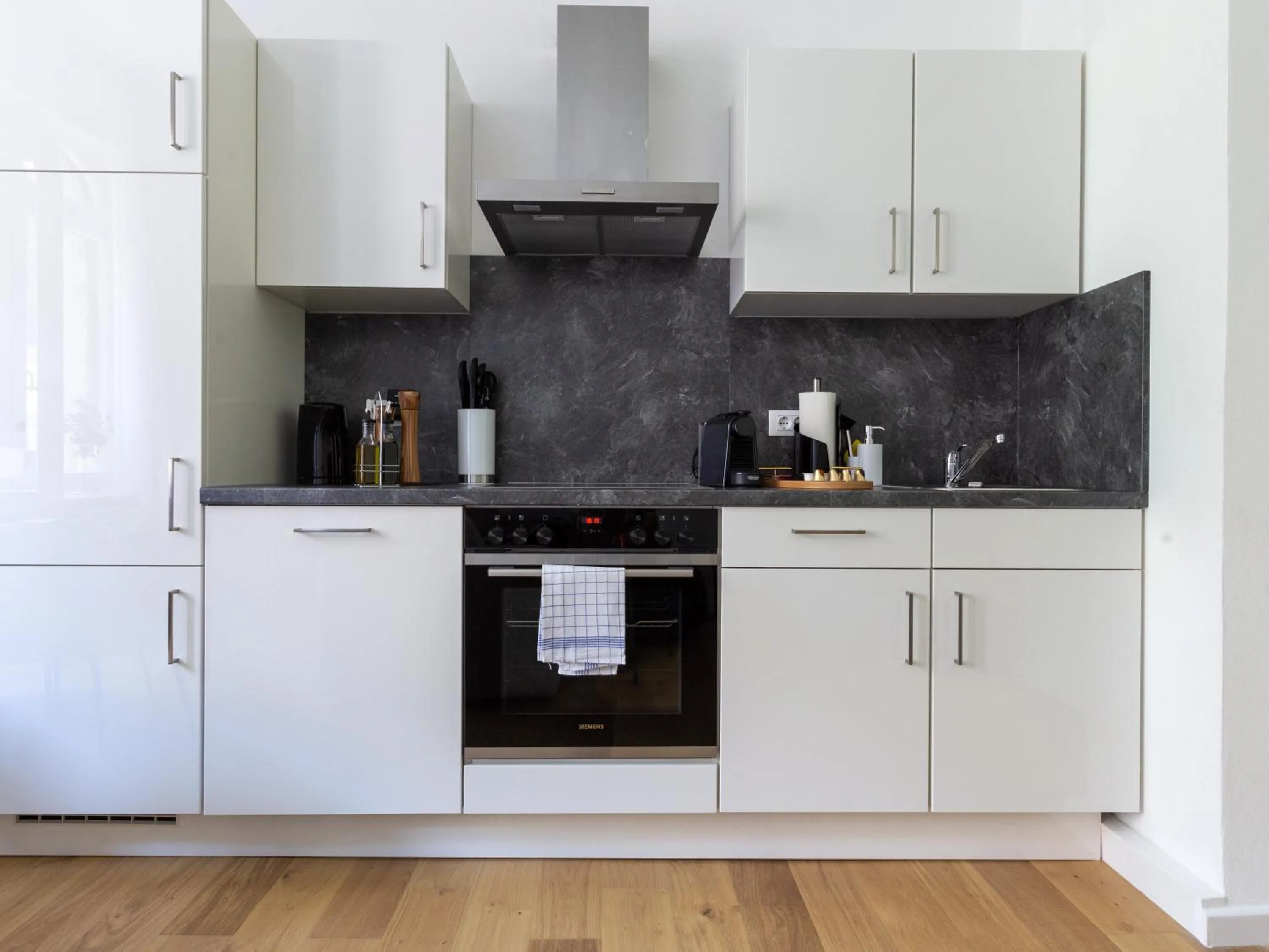 Kitchen or kitchenette in Limehome Baden-Baden Bäderstraße