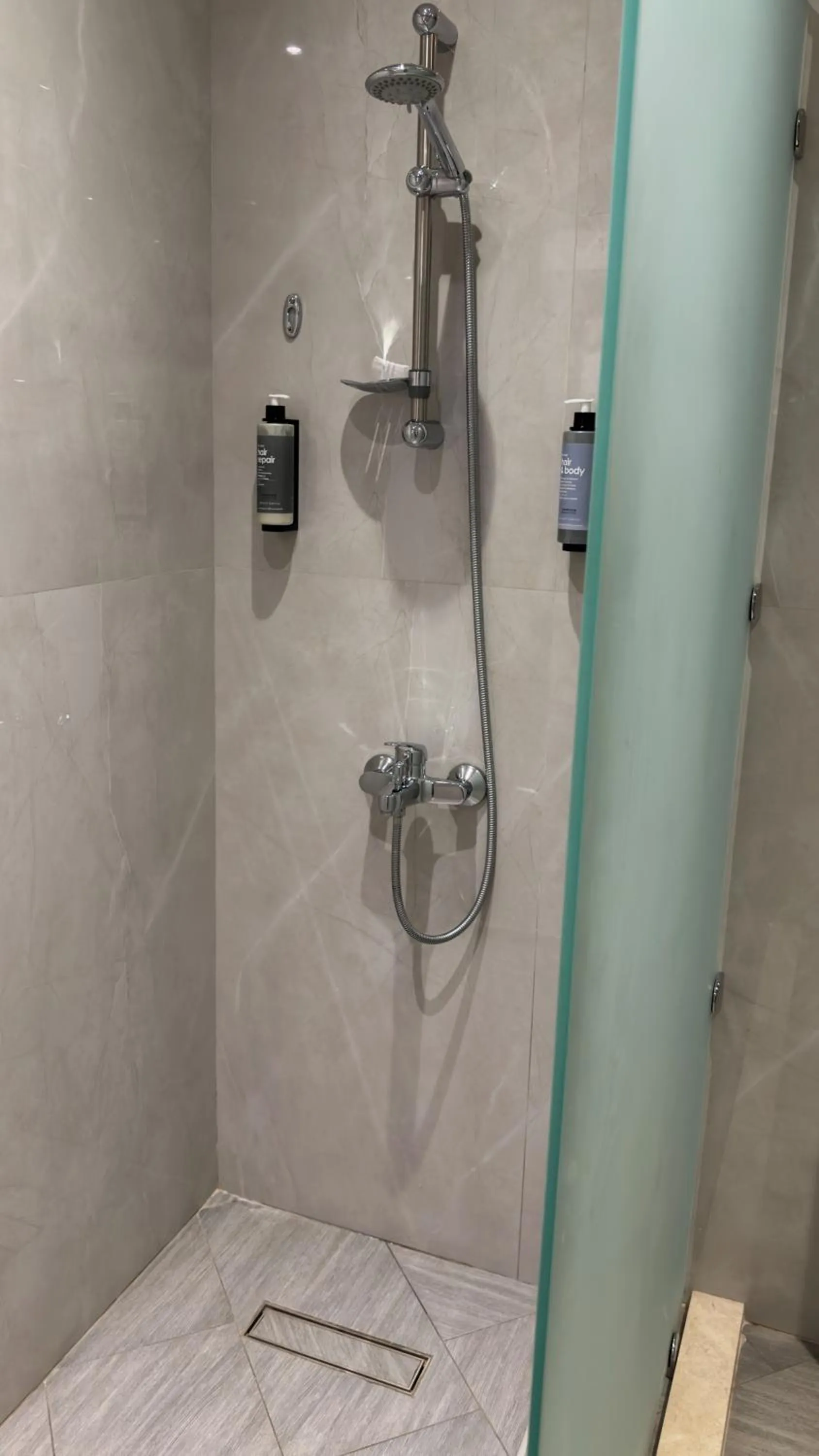 Shower in Villaggio Hotel Abu Dhabi