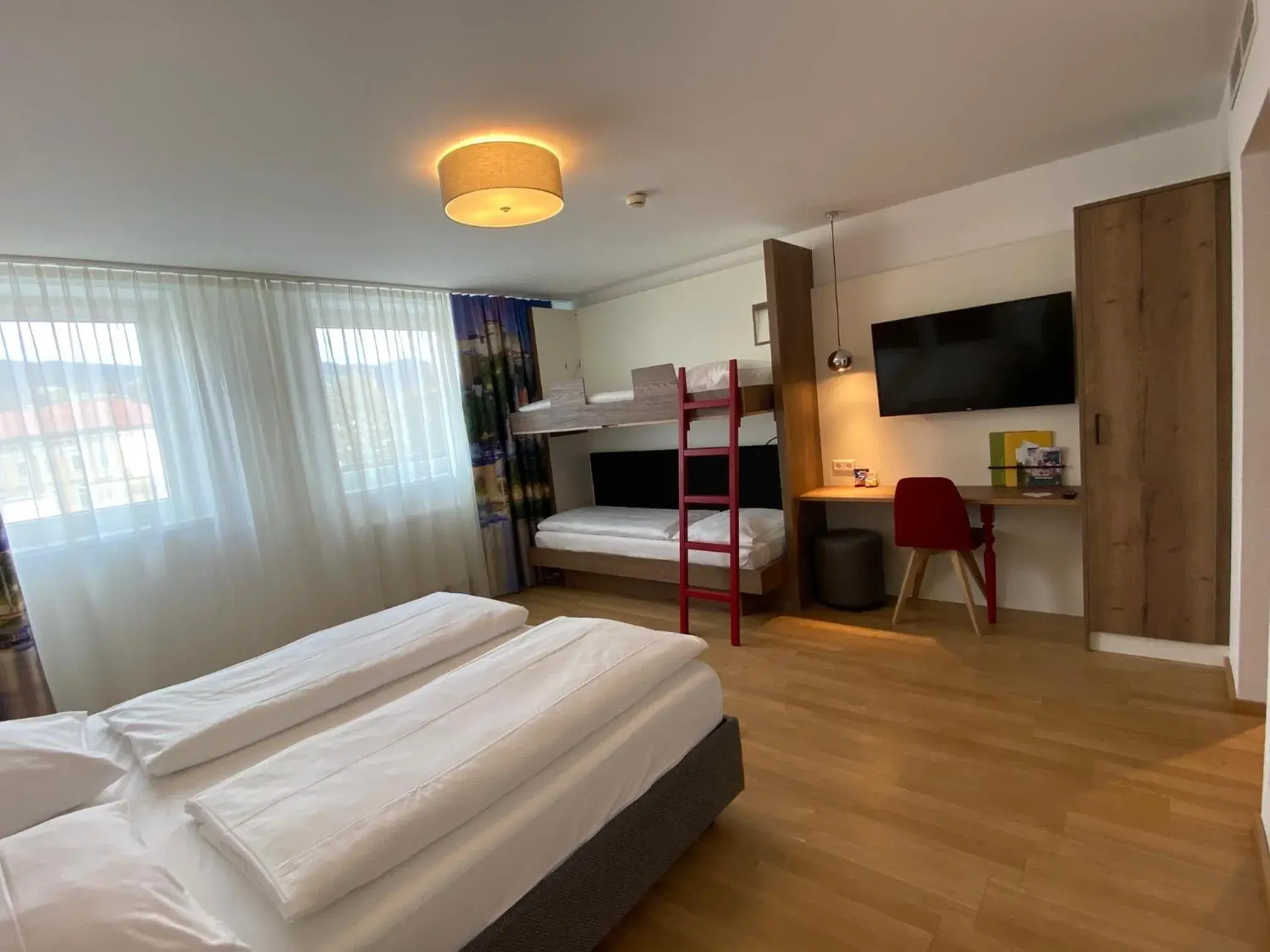 Quadruple Room in JUFA Hotel Salzburg Quadruple Room in JUFA Hotel Salzburg