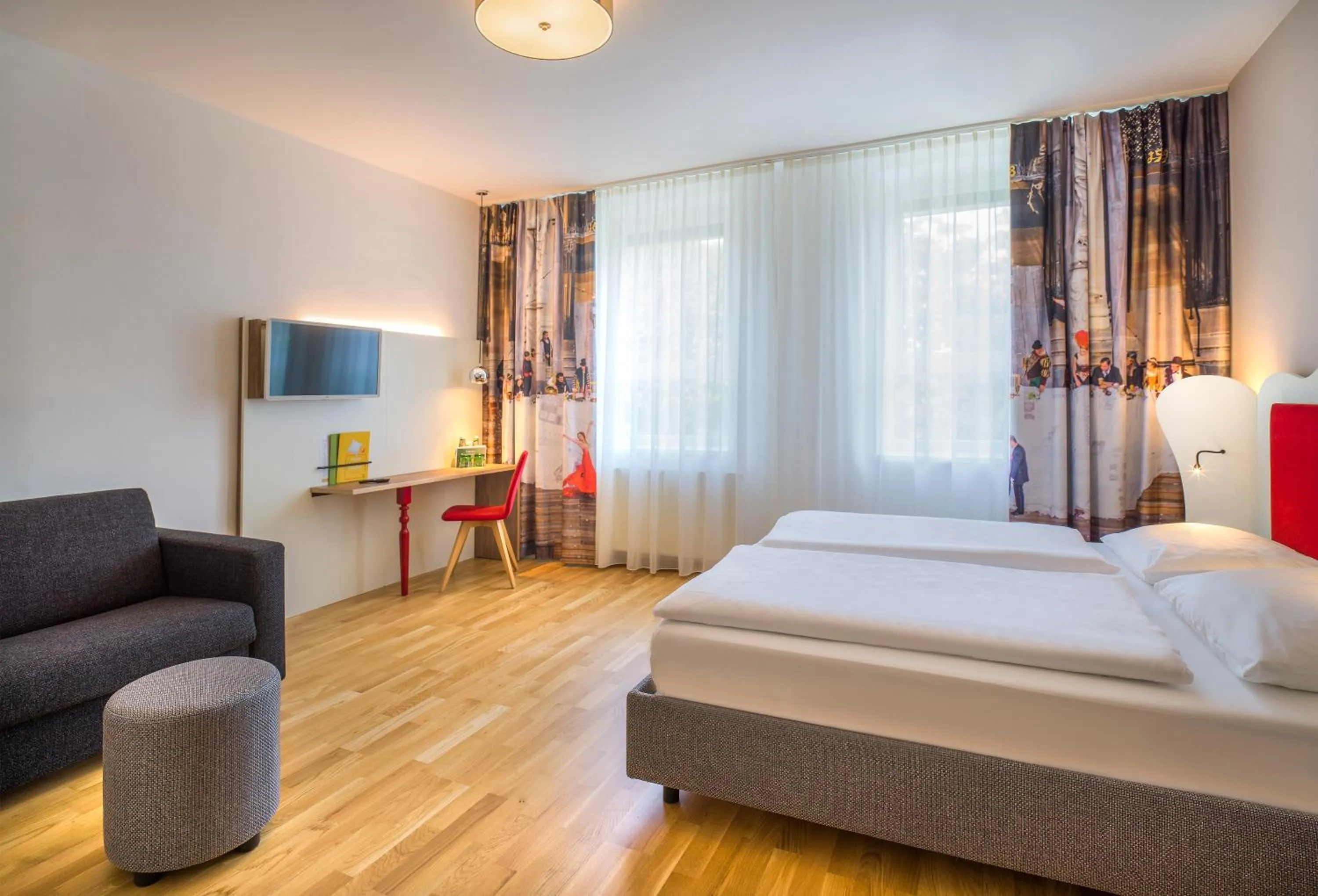 TV and multimedia, Bed in JUFA Hotel Salzburg