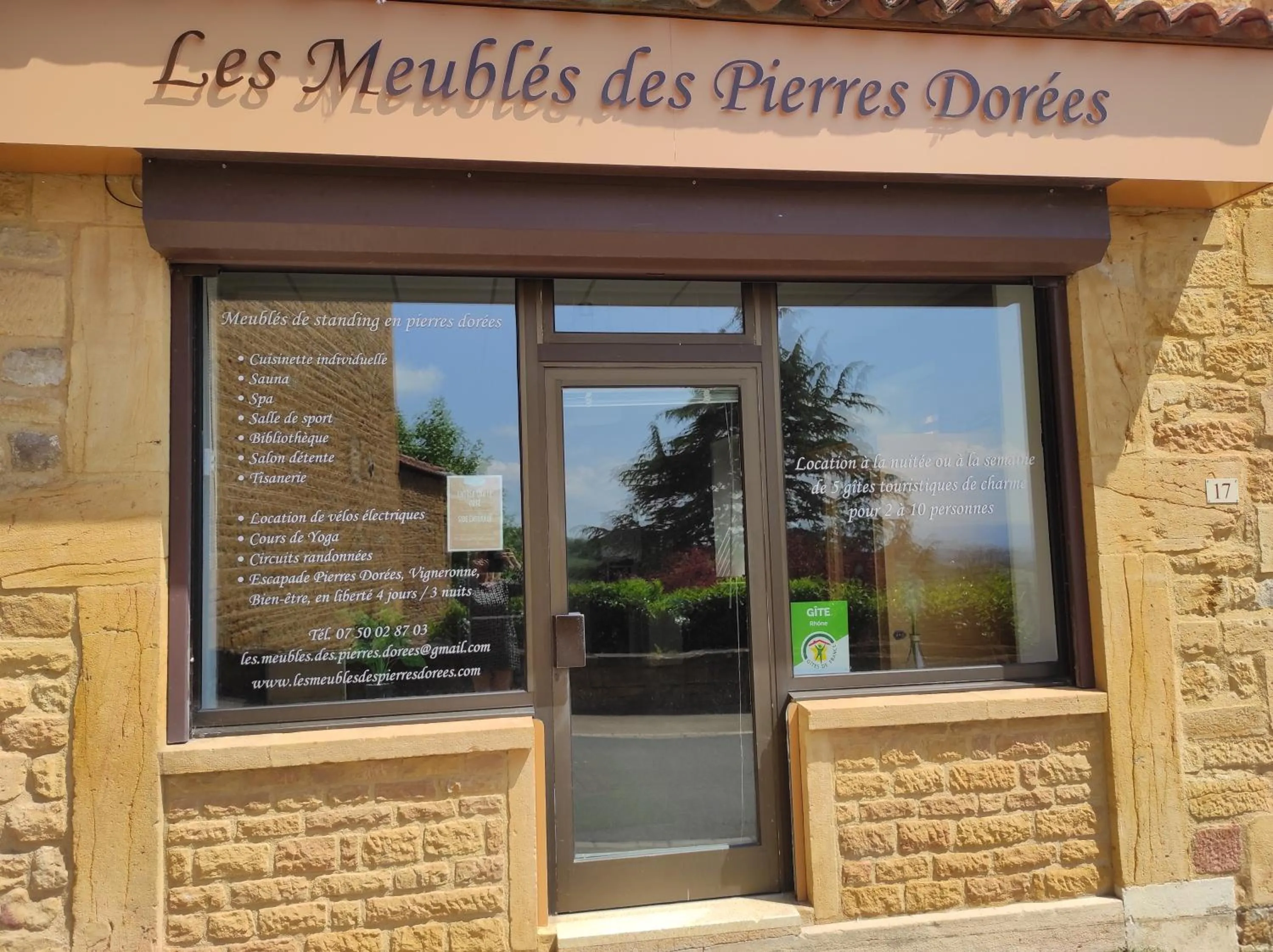 Facade/entrance in Appartement Bagnols - Les Meublés des Pierres Dorées