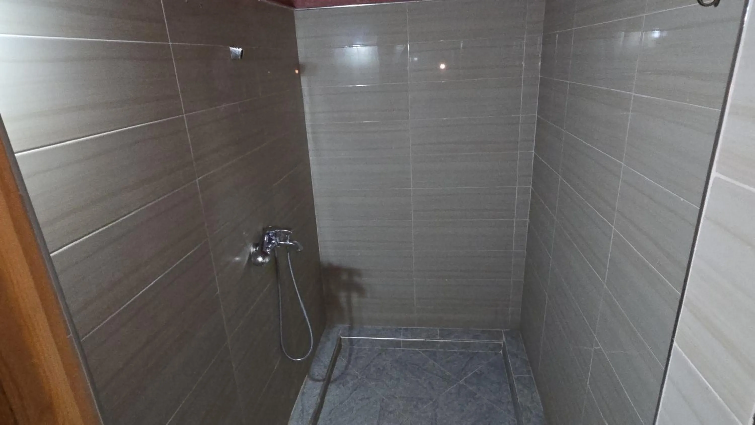 Shower in ecolodge bivouac des aigles