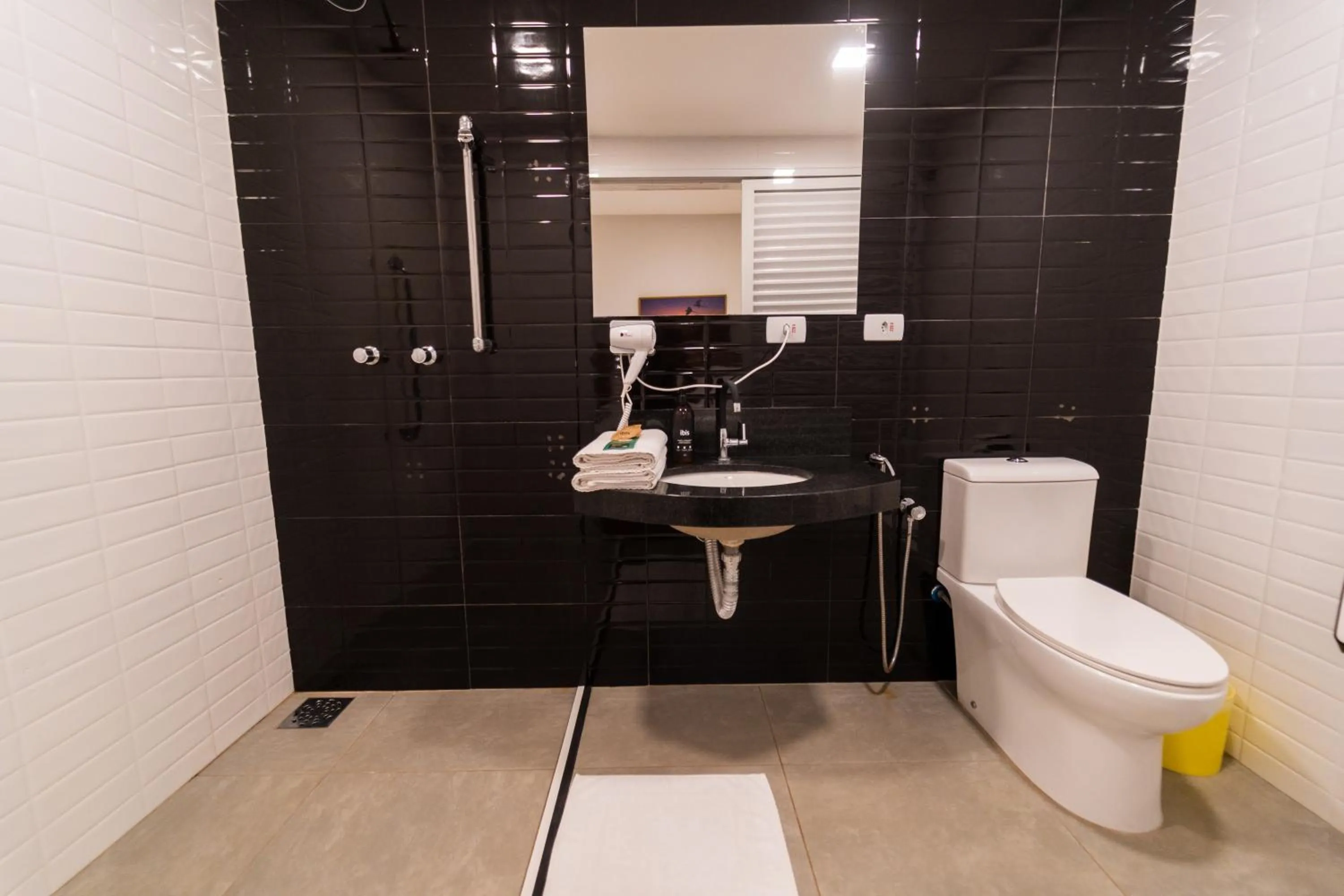 Bathroom in ibis Styles Bonito