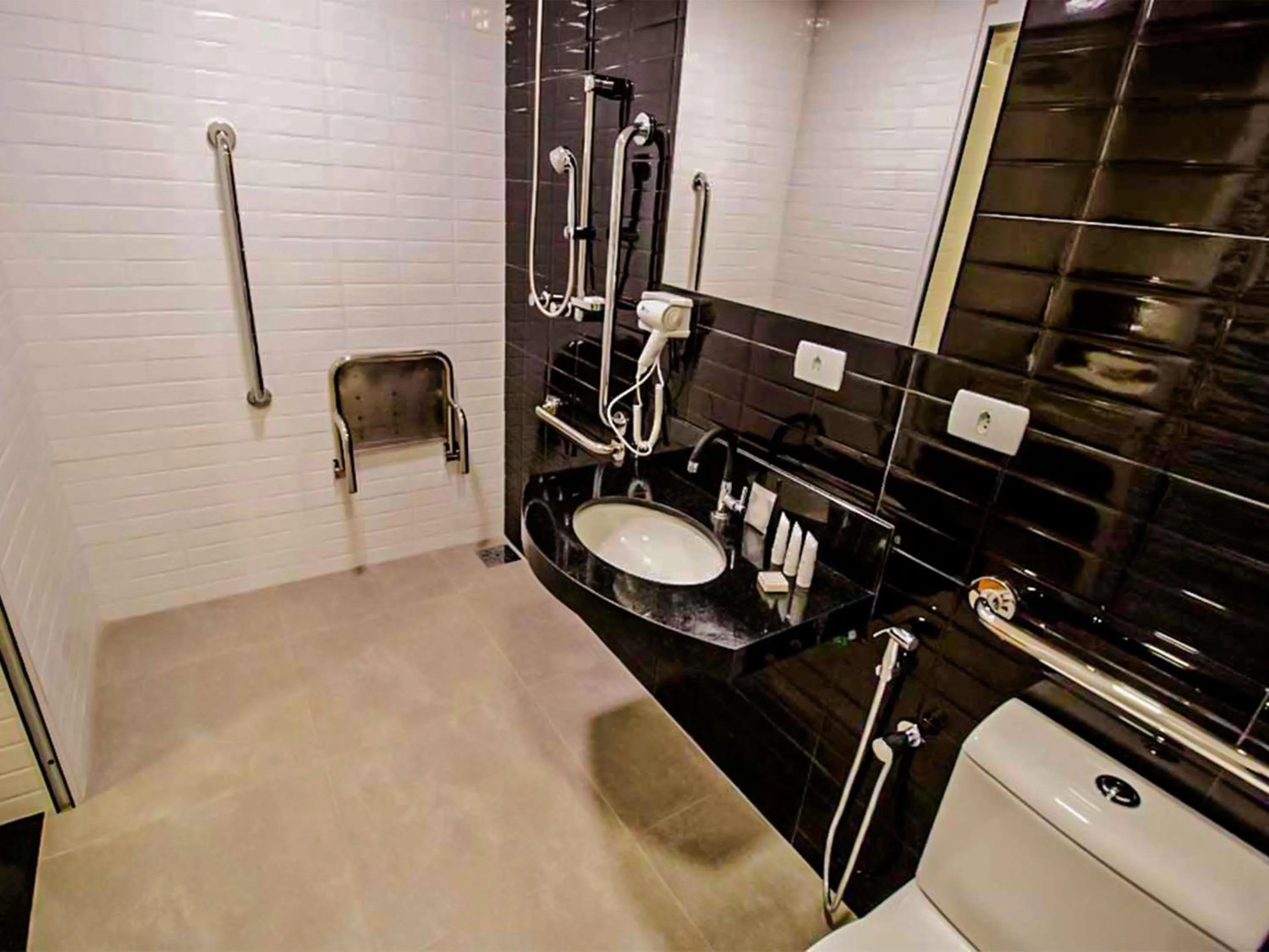 Bedroom in ibis Styles Bonito