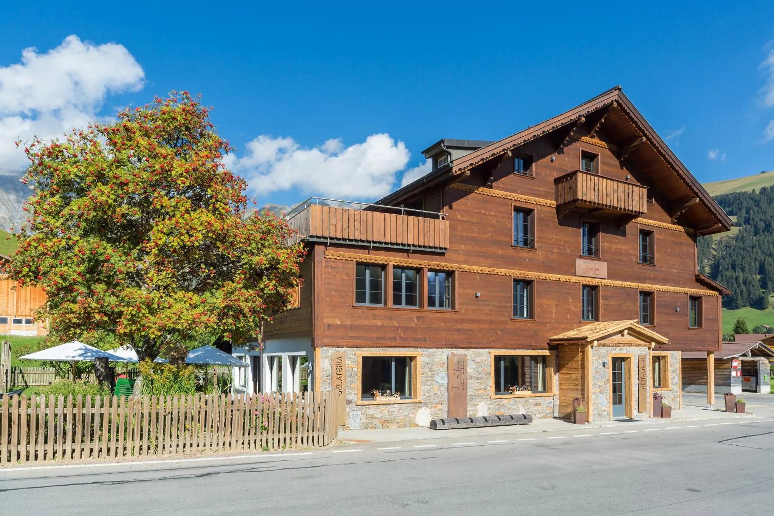 Facade/entrance in Hotel Des Alpes