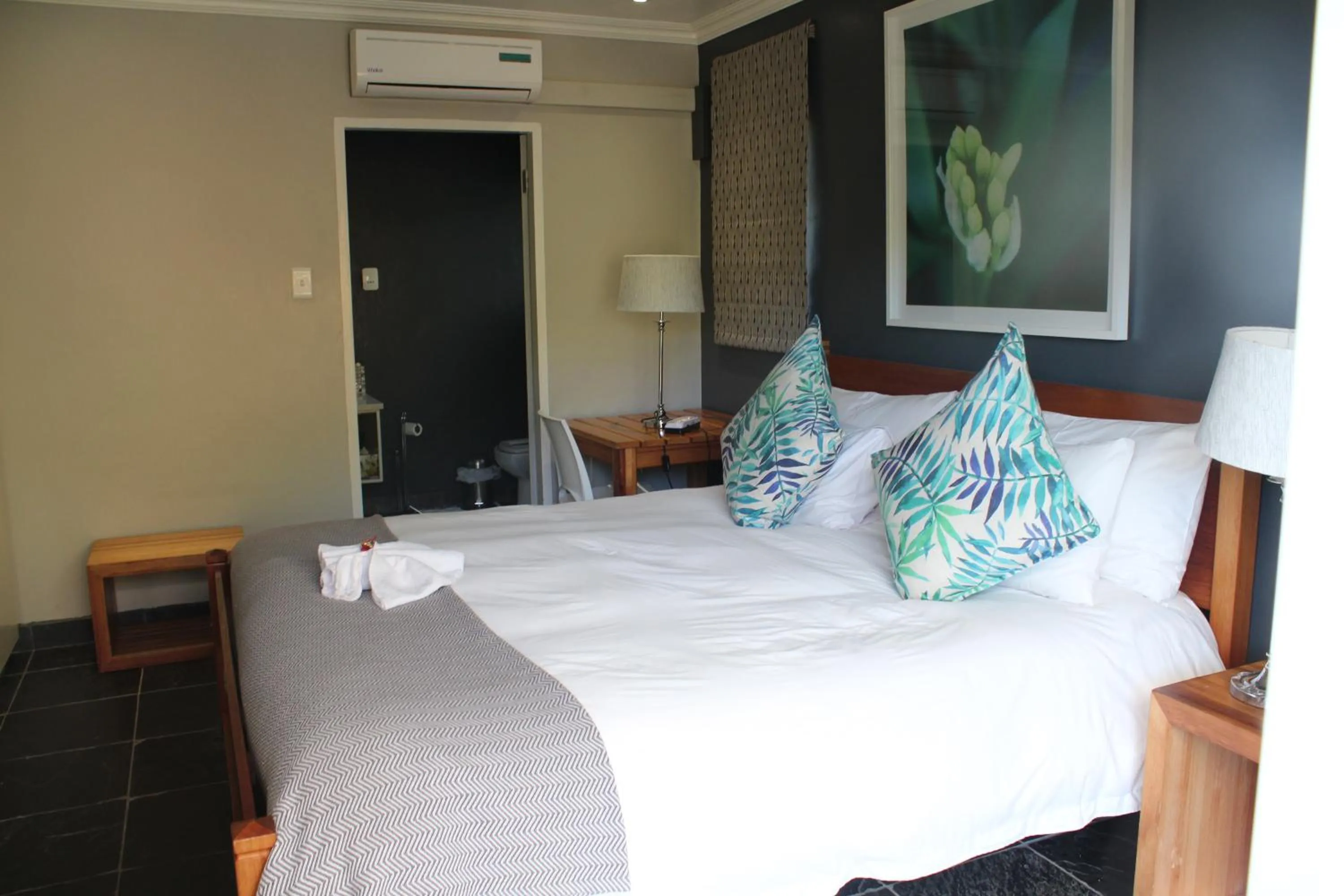 Bedroom, Bed in Mogi Boutique Hotel