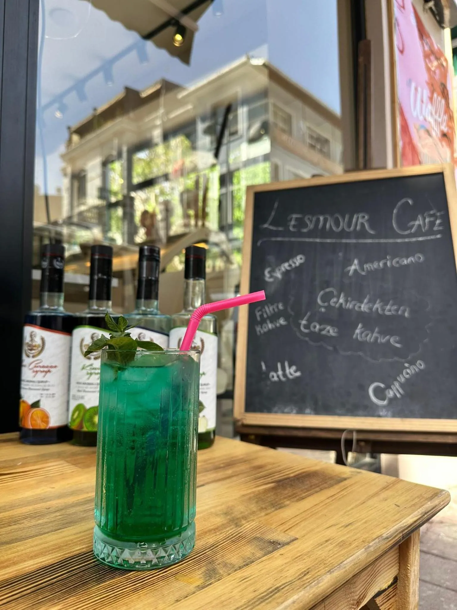 Restaurant/places to eat in Guler Palas Hotel