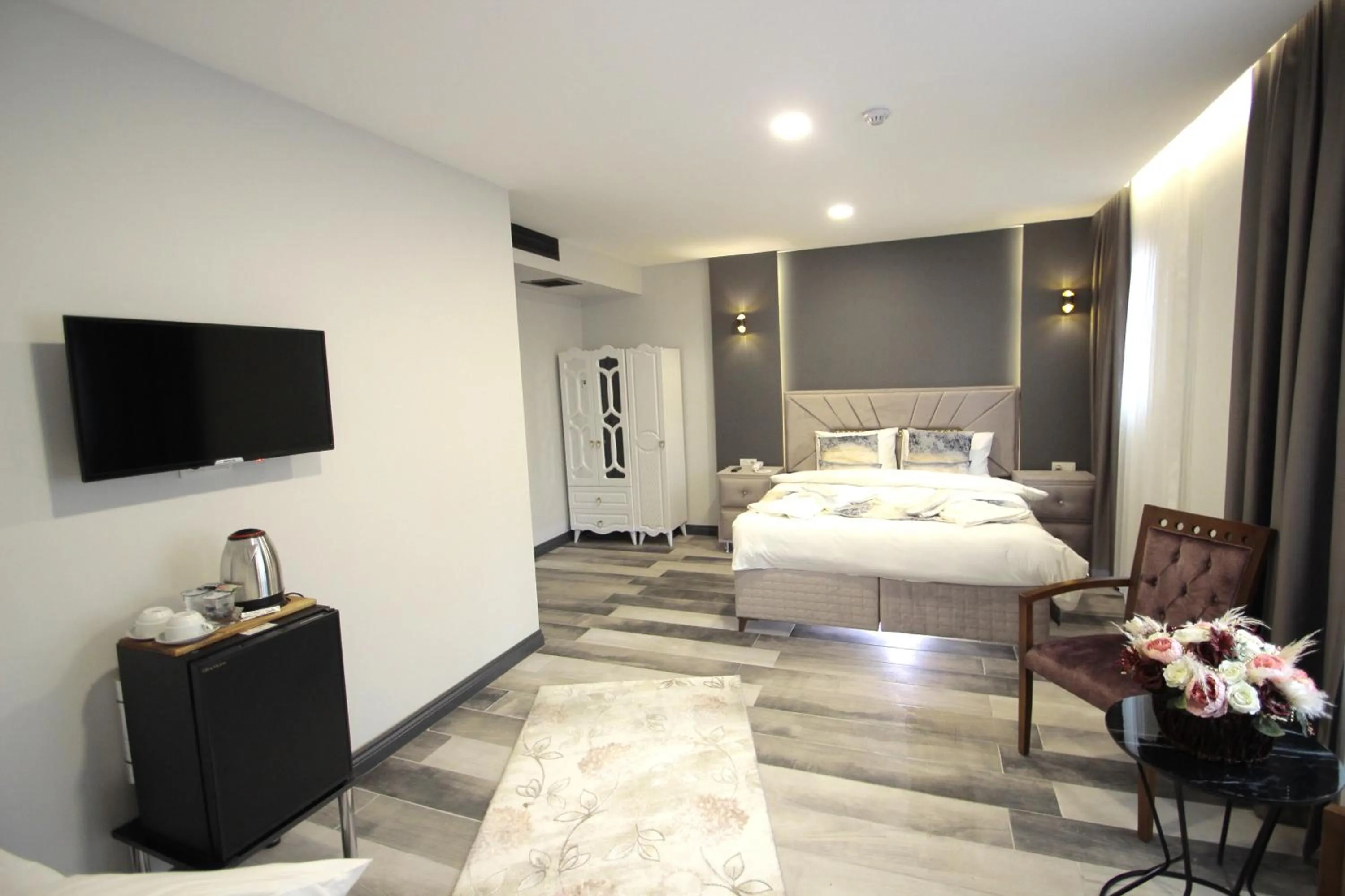 Photo of the whole room in Guler Palas Hotel