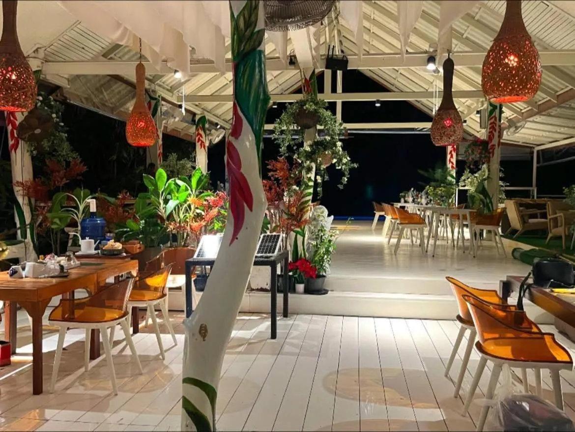 Restaurant/places to eat in Tantawan sea view residence 山海居