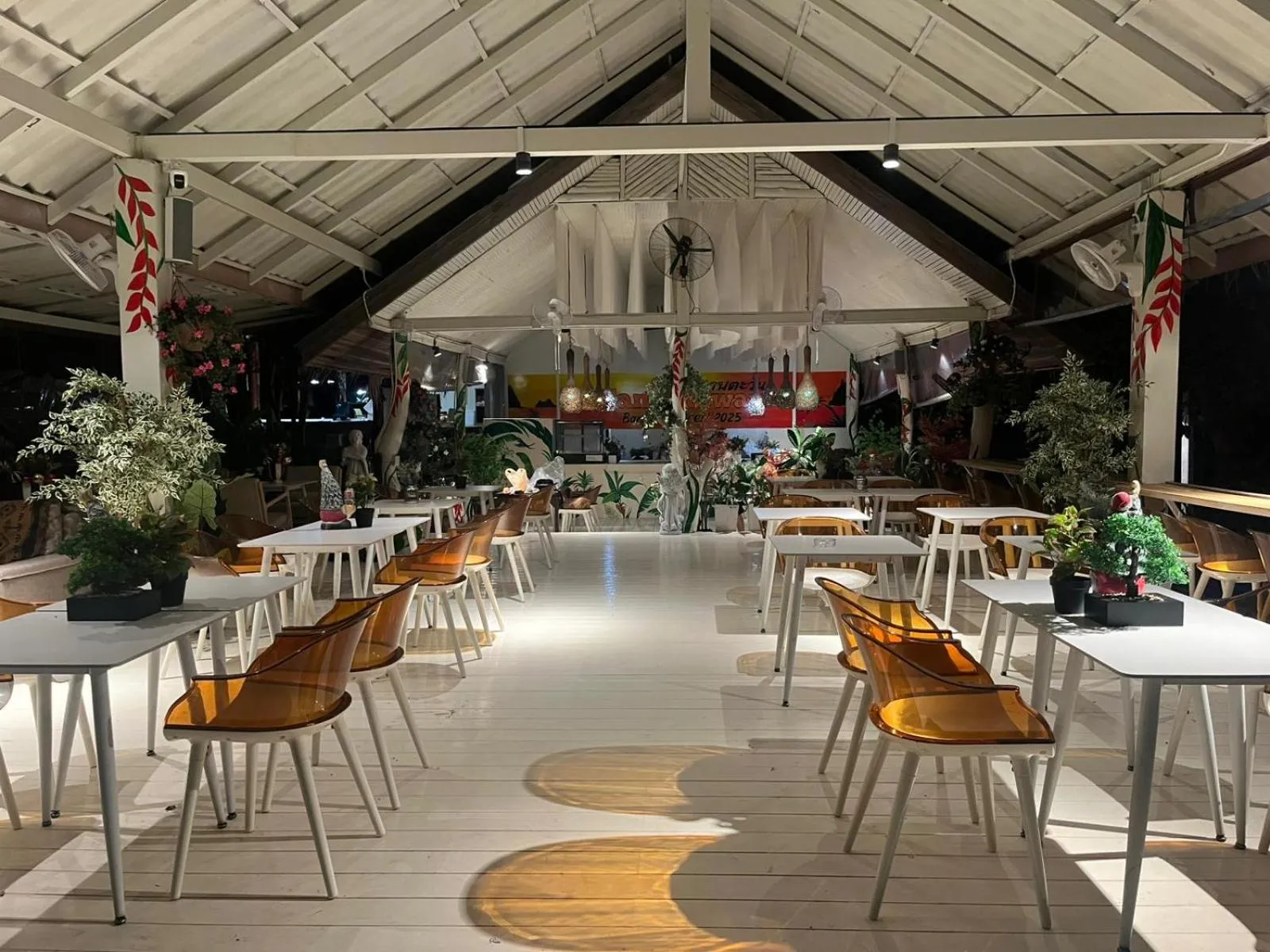 Restaurant/places to eat in Tantawan sea view residence 山海居