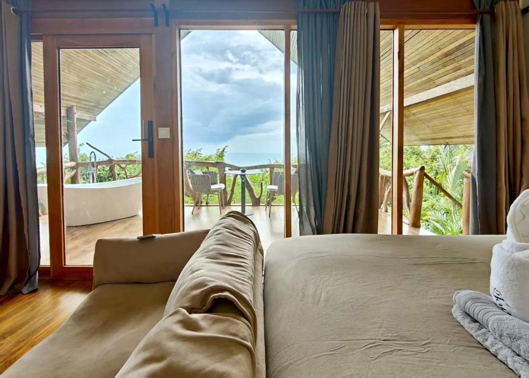 Bed in Tantawan sea view residence 山海居