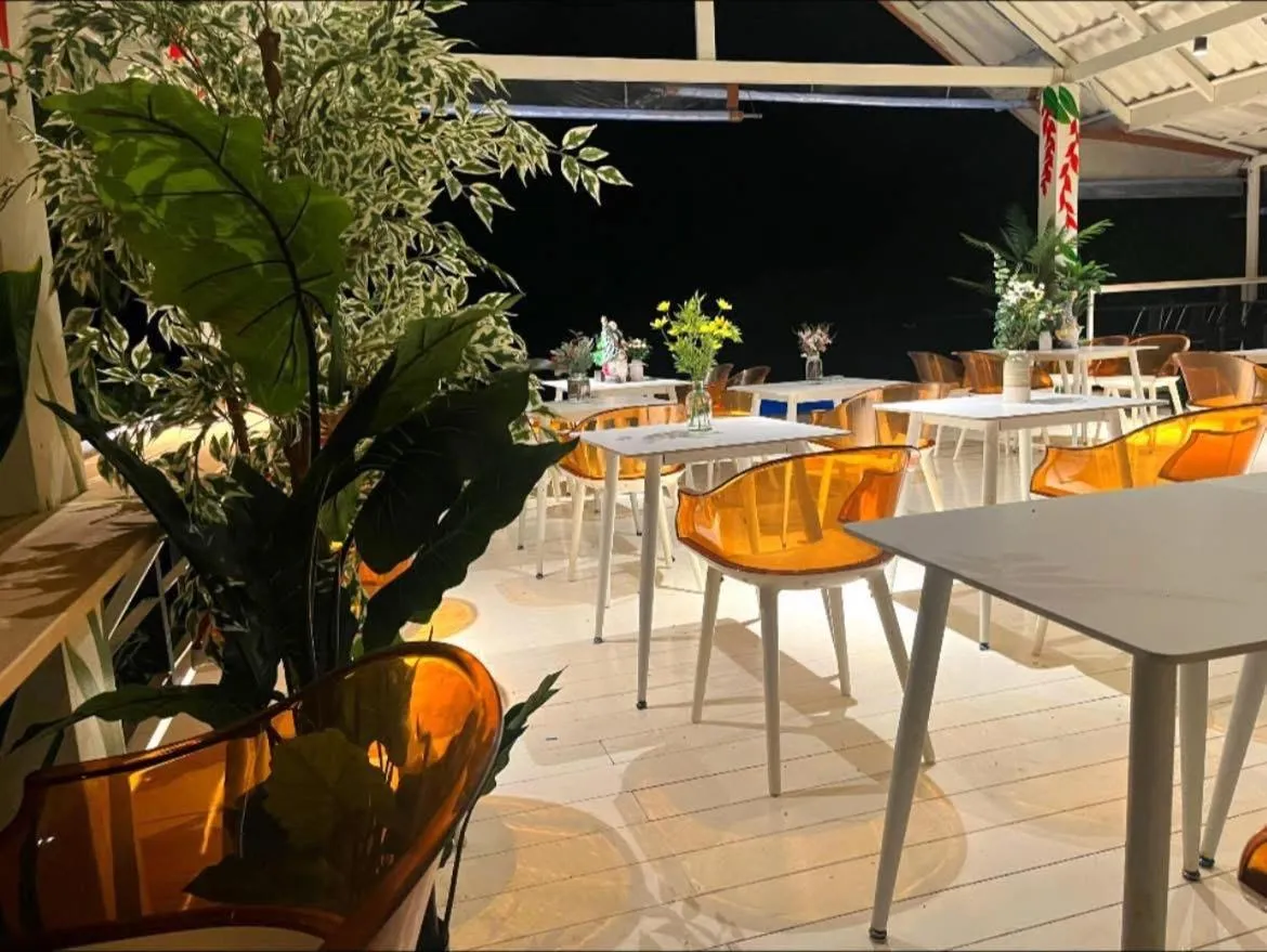 Restaurant/places to eat in Tantawan sea view residence 山海居