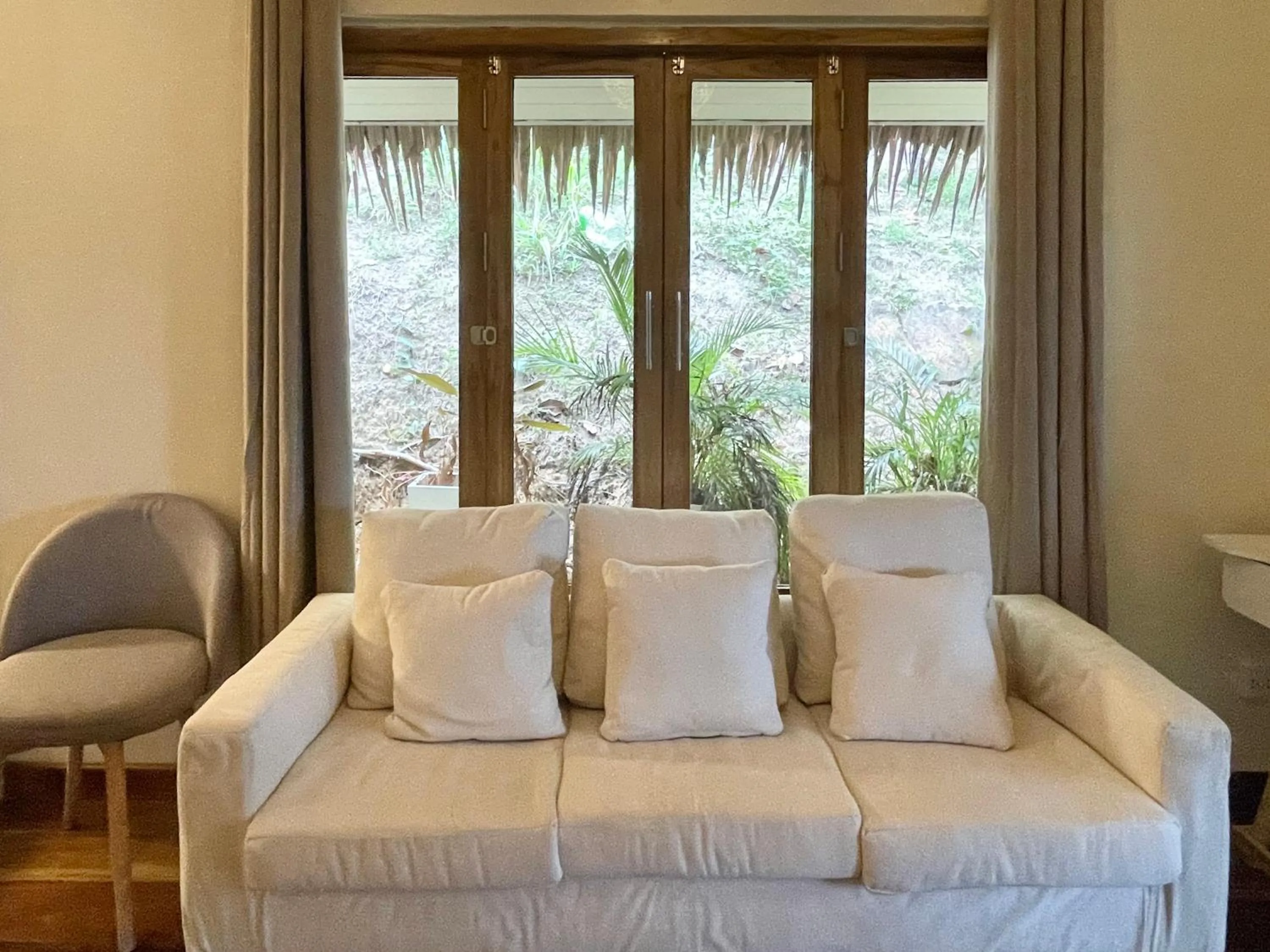 Living room in Tantawan sea view residence 山海居