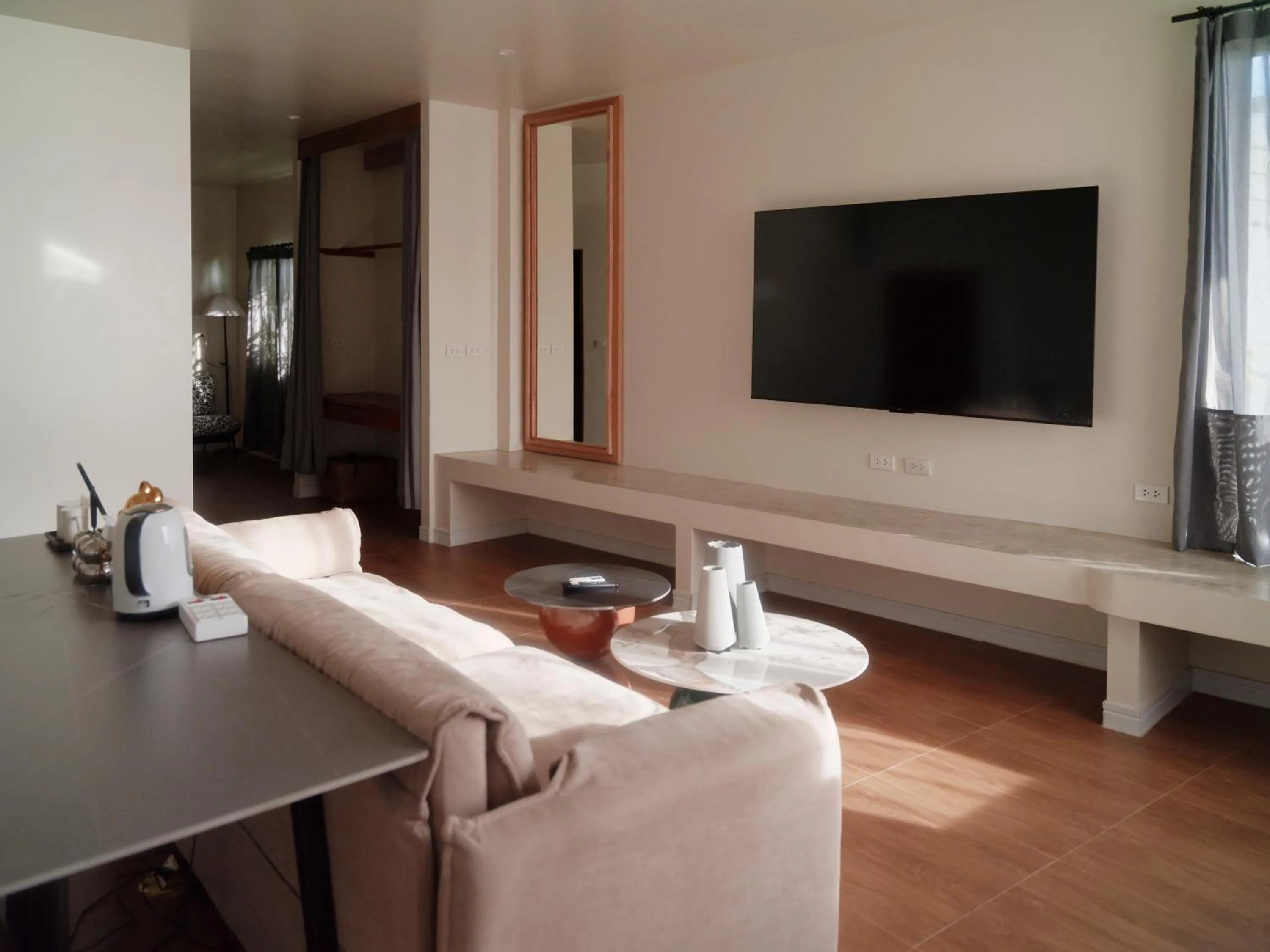 TV and multimedia in Tantawan sea view residence 山海居