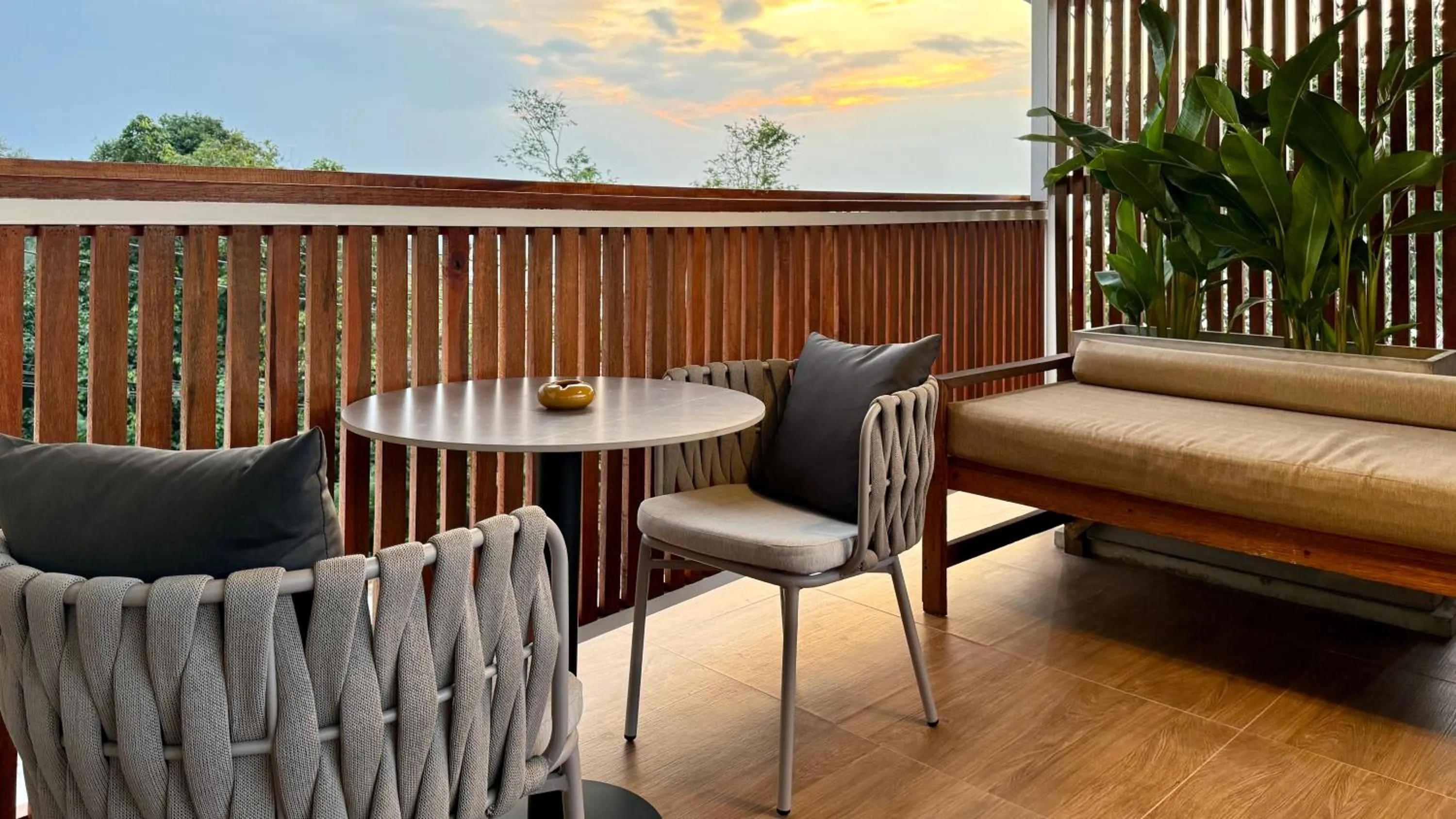 Patio in Tantawan sea view residence 山海居