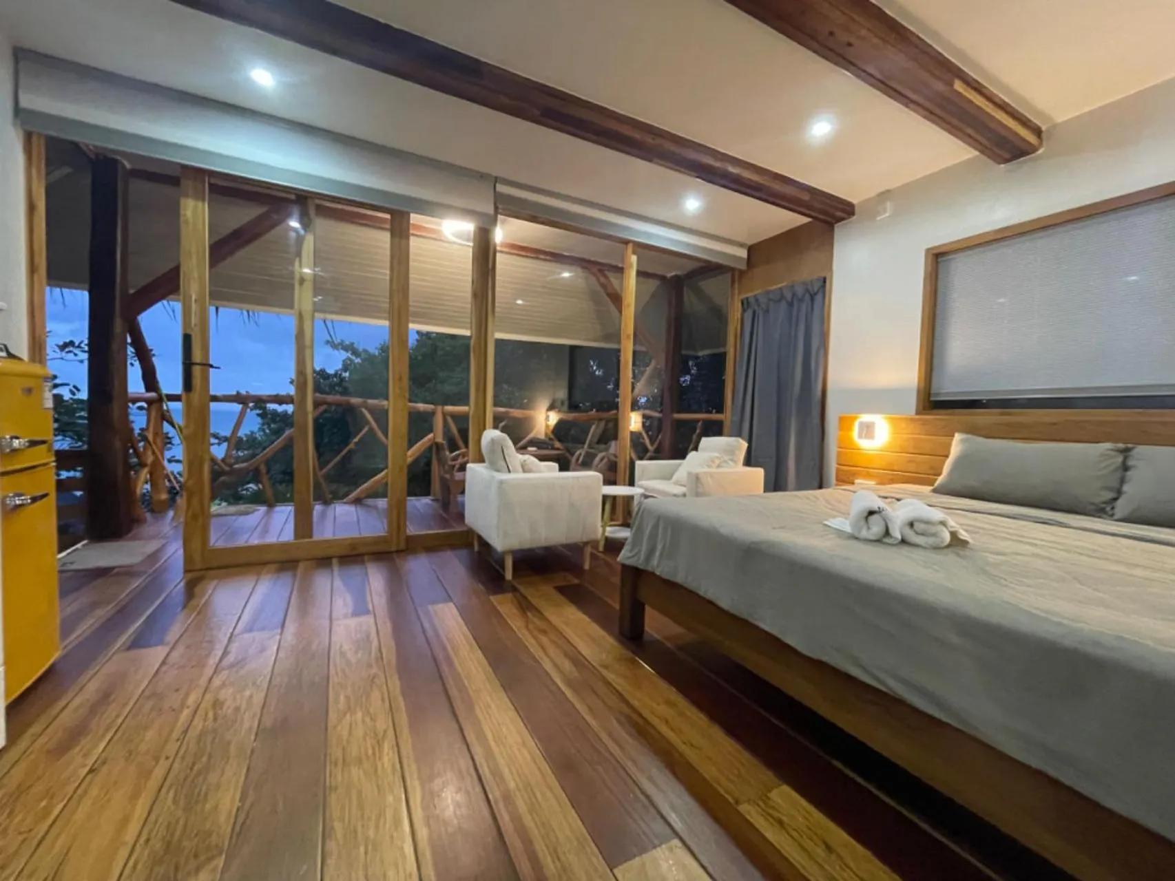 Bed in Tantawan sea view residence 山海居