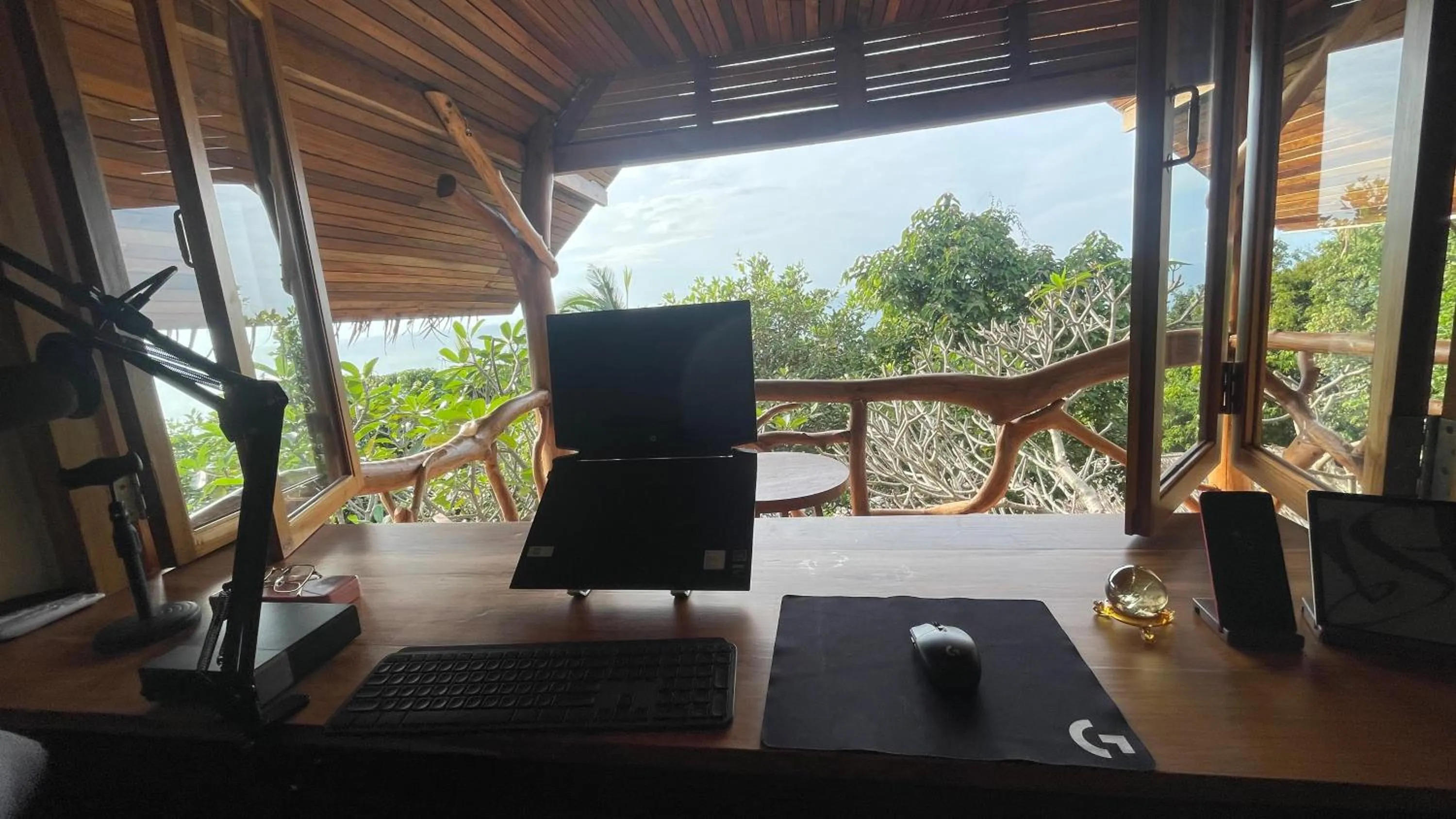 Patio in Tantawan sea view residence 山海居