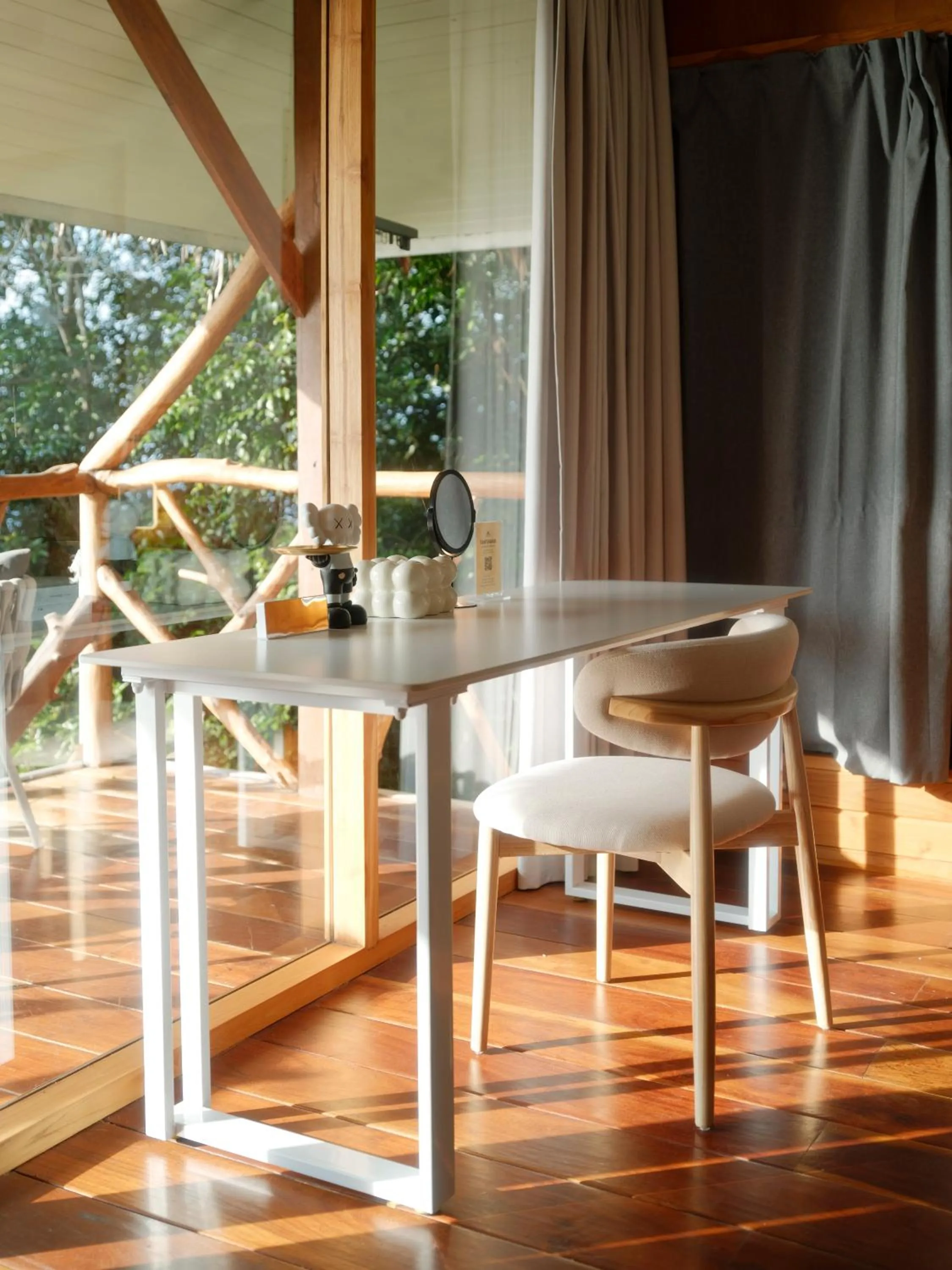 Seating area in Tantawan sea view residence 山海居