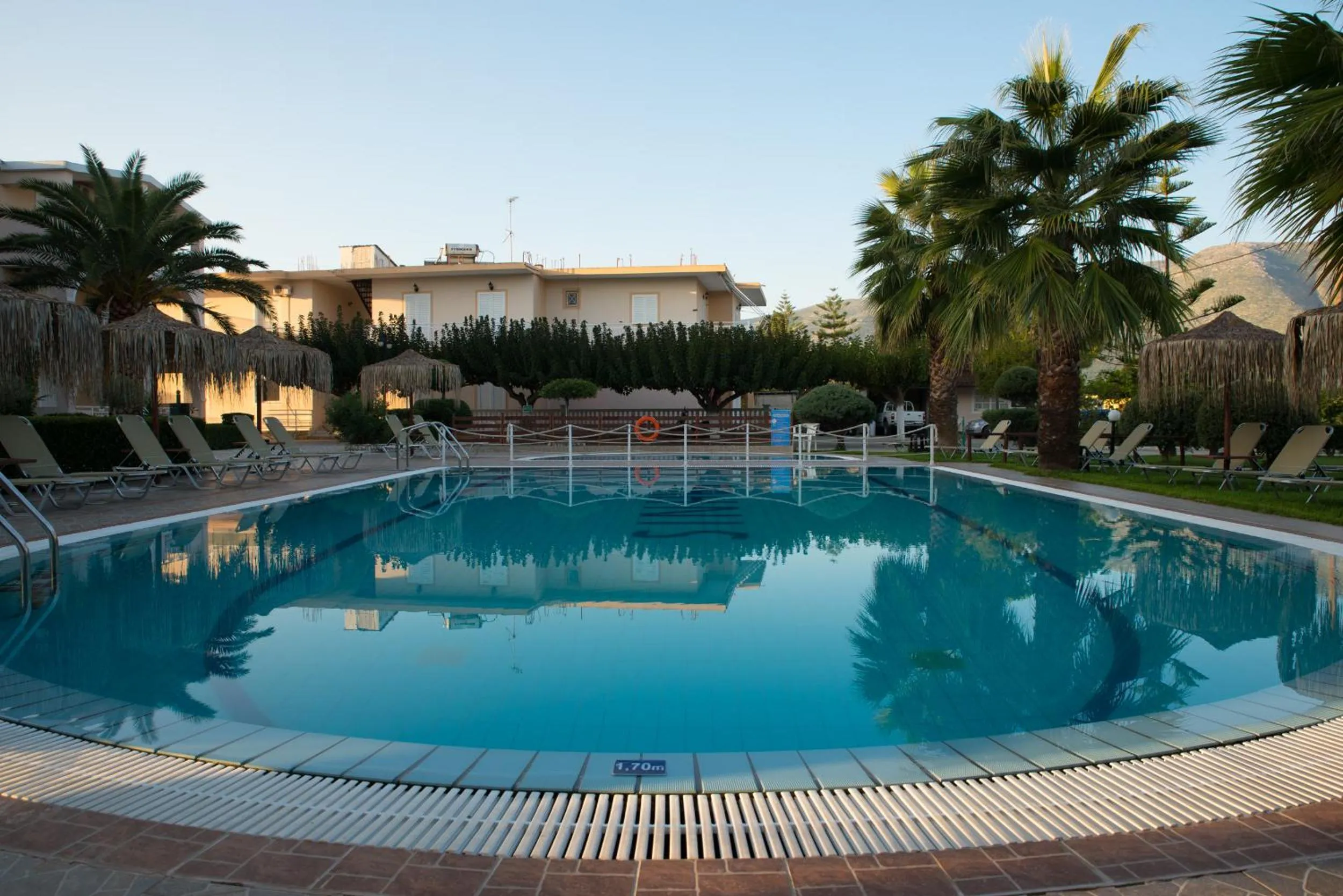 Swimming pool in PAHNIS studios