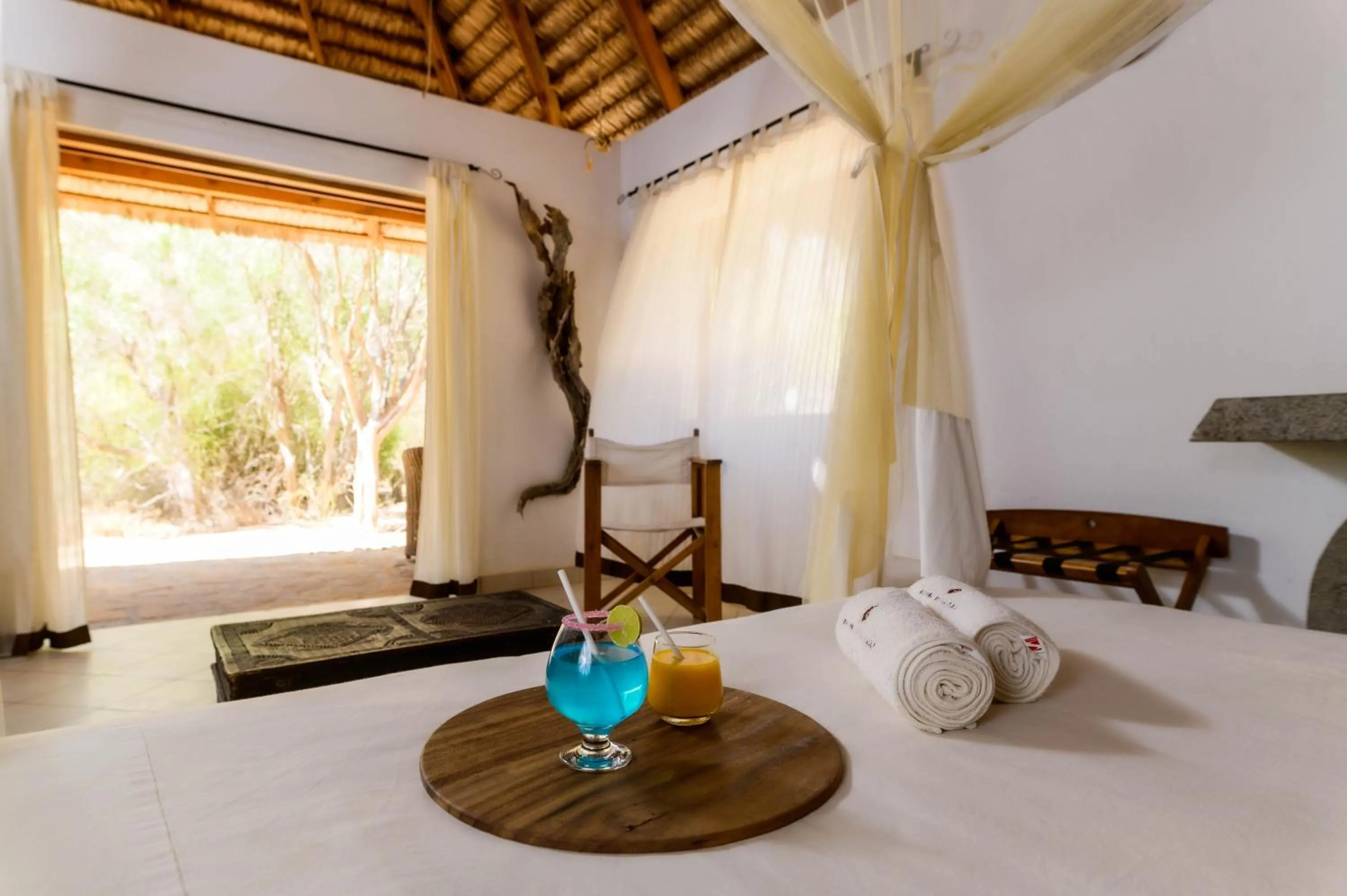 Drinks, Bed in Auberge de la Table