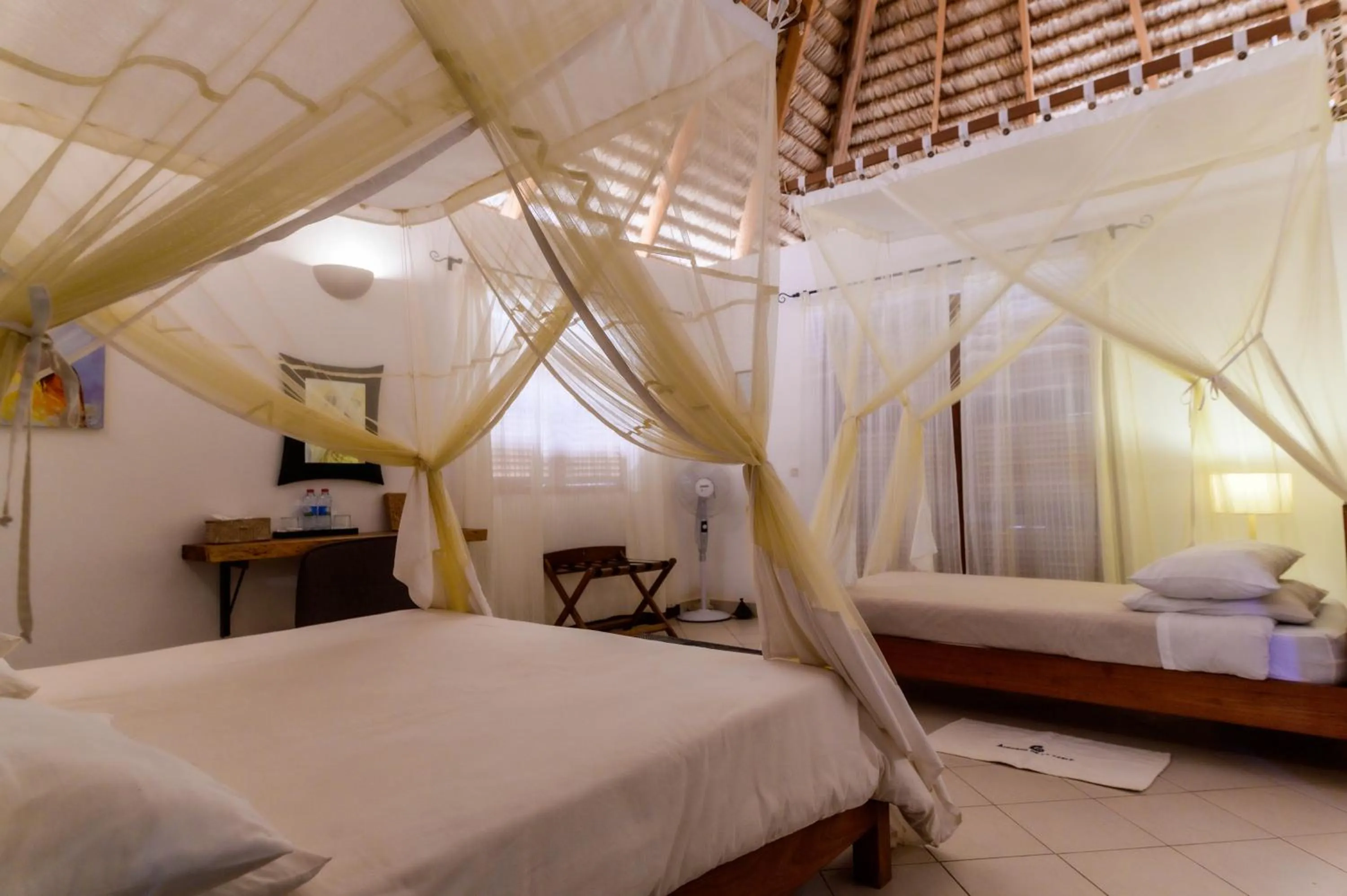 Photo of the whole room, Bed in Auberge de la Table