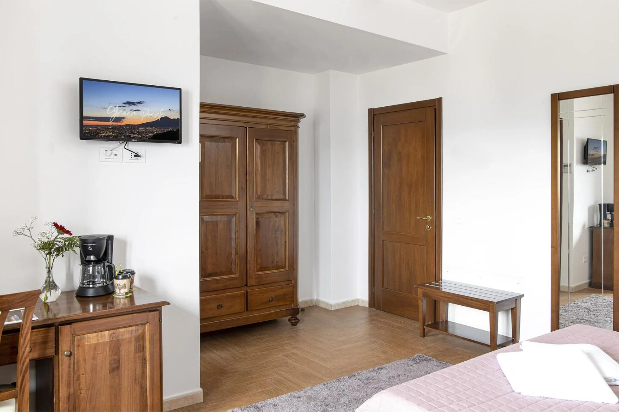 Coffee/tea facilities, Bed in Green Park