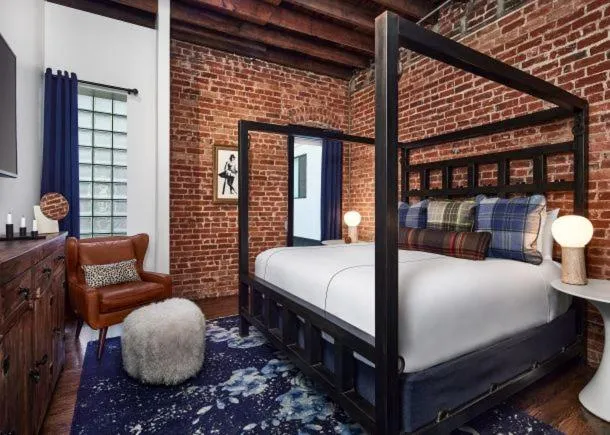 Bedroom, Bed in Catbird Hotel