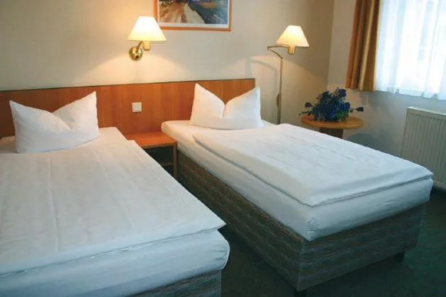 Day, Bed in Hotel Kubrat an der Spree