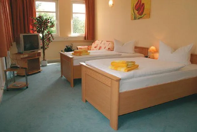 Day, Bed in Hotel Kubrat an der Spree