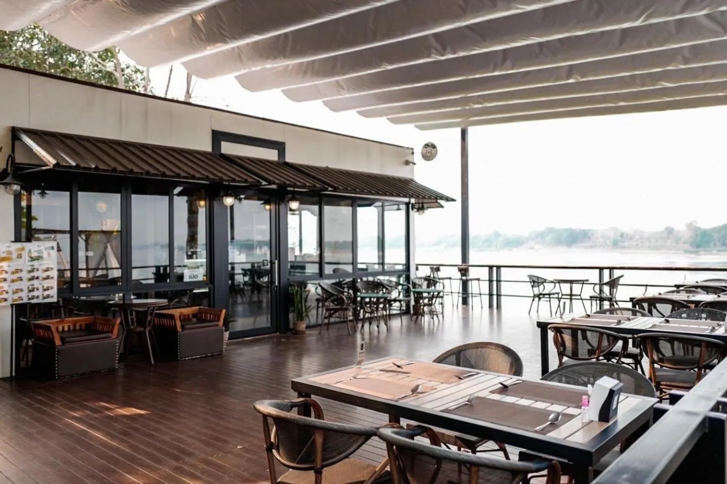 Restaurant/places to eat in River Tree Resort